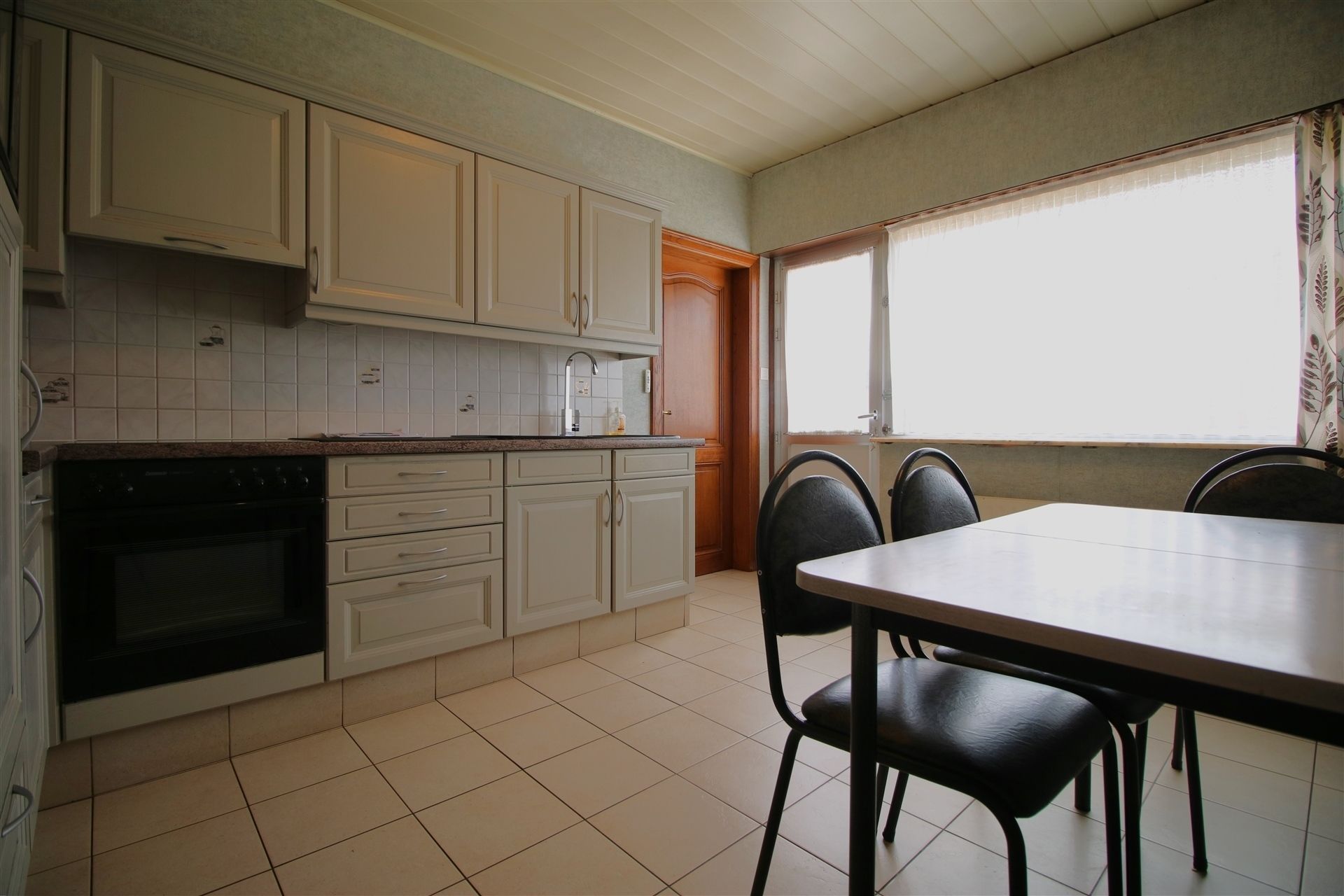 Op te frissen bungalow met 3 slaapkamers foto 7