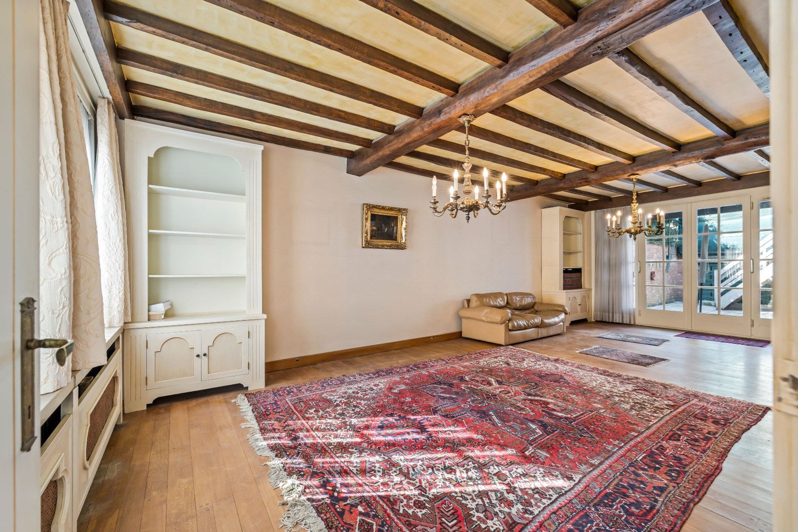 Residentiële, karaktervolle 5-slpk burgerwoning met dubbele garage foto 4