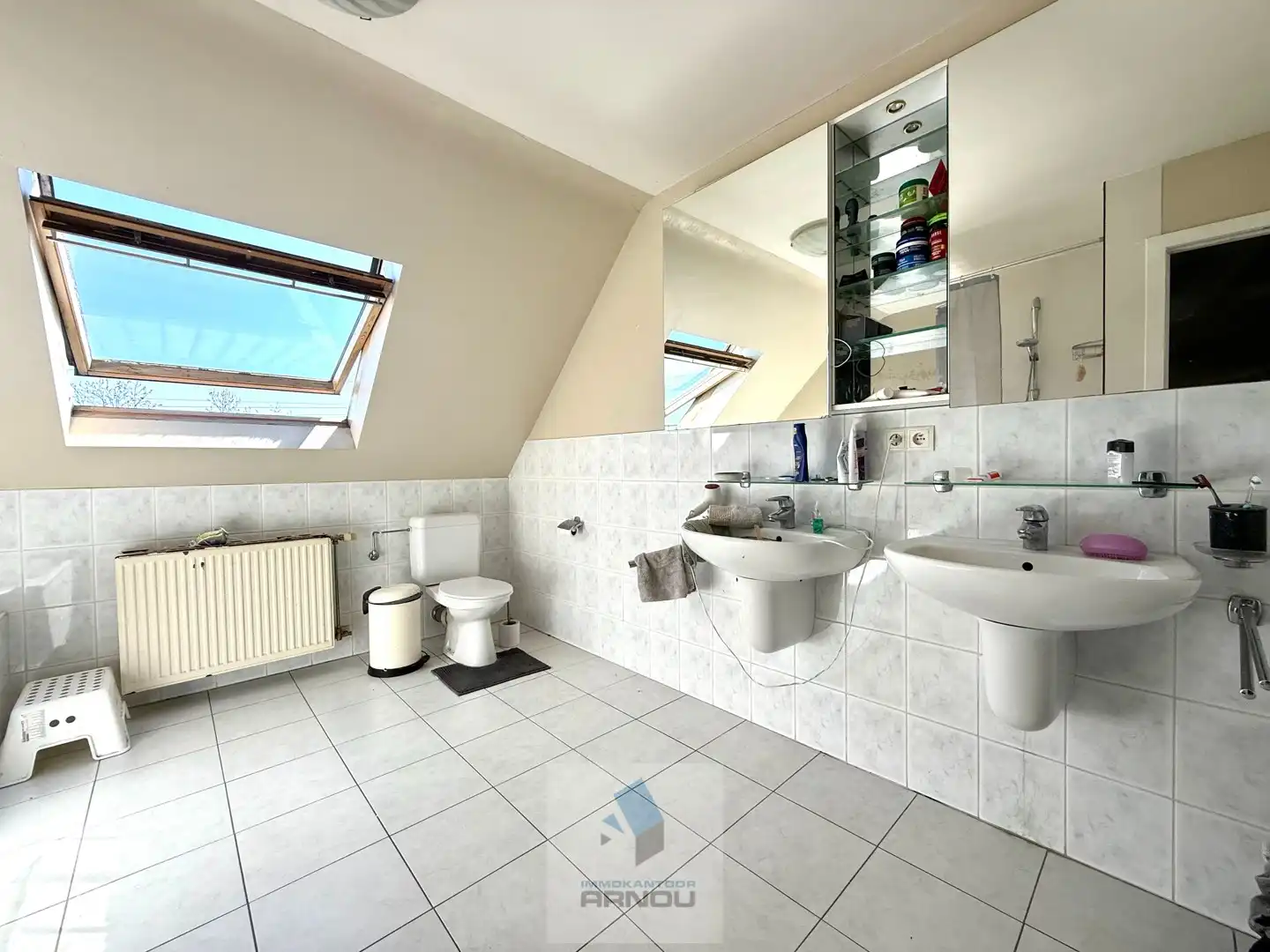 Charmante gezinswoning (HOB) met 3 slaapkamers, tuin en garage foto 10