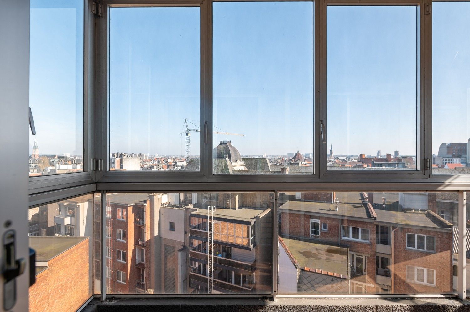Te renoveren 3 slaapkamer appartement met prachtig uitzicht op de kathedraal in het centrum van Antwerpen! foto 24