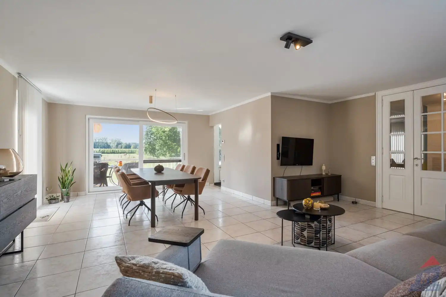Ruime gelijkvloerse woning op een prachtig perceel van 35a 50ca met weide en stal in Alken foto 5