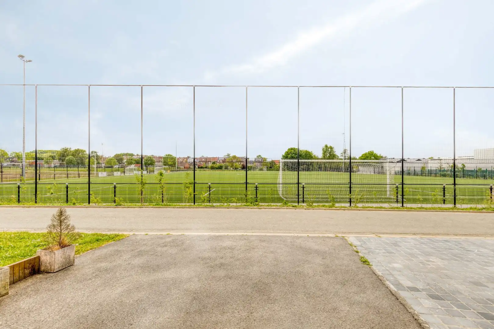 Gezellige rijwoning met grote garage, westgerichte tuin en unieke ligging in Lauwe! foto 23