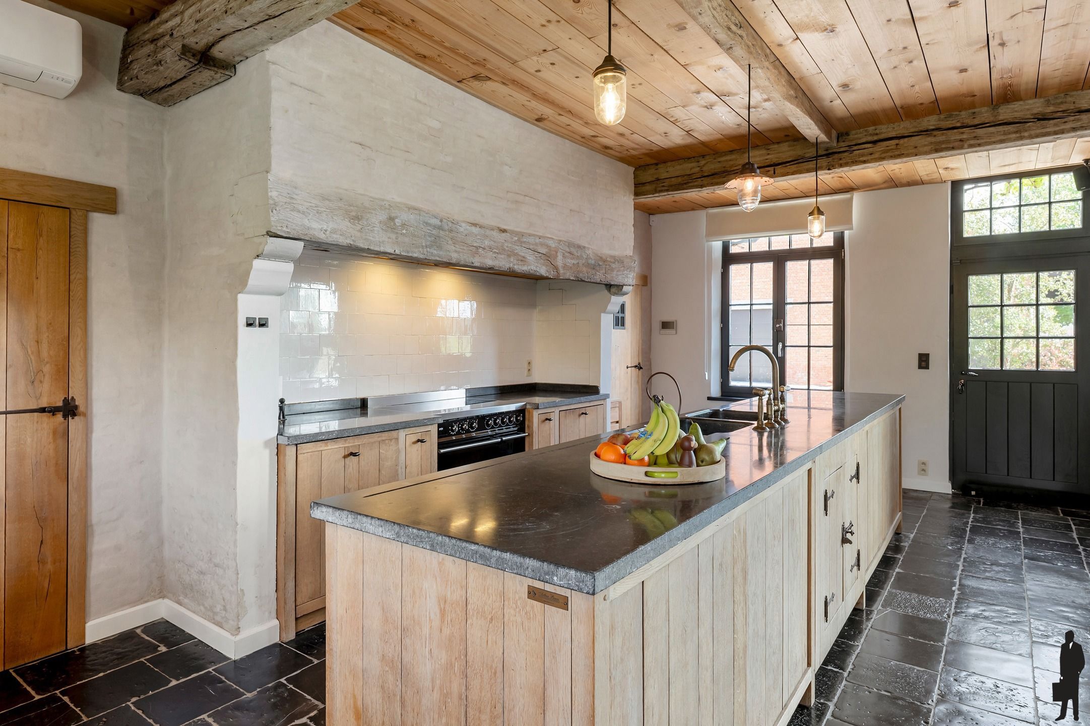 Unieke hoeve met schuur en bijgebouw op een perceel van 1ha foto 11