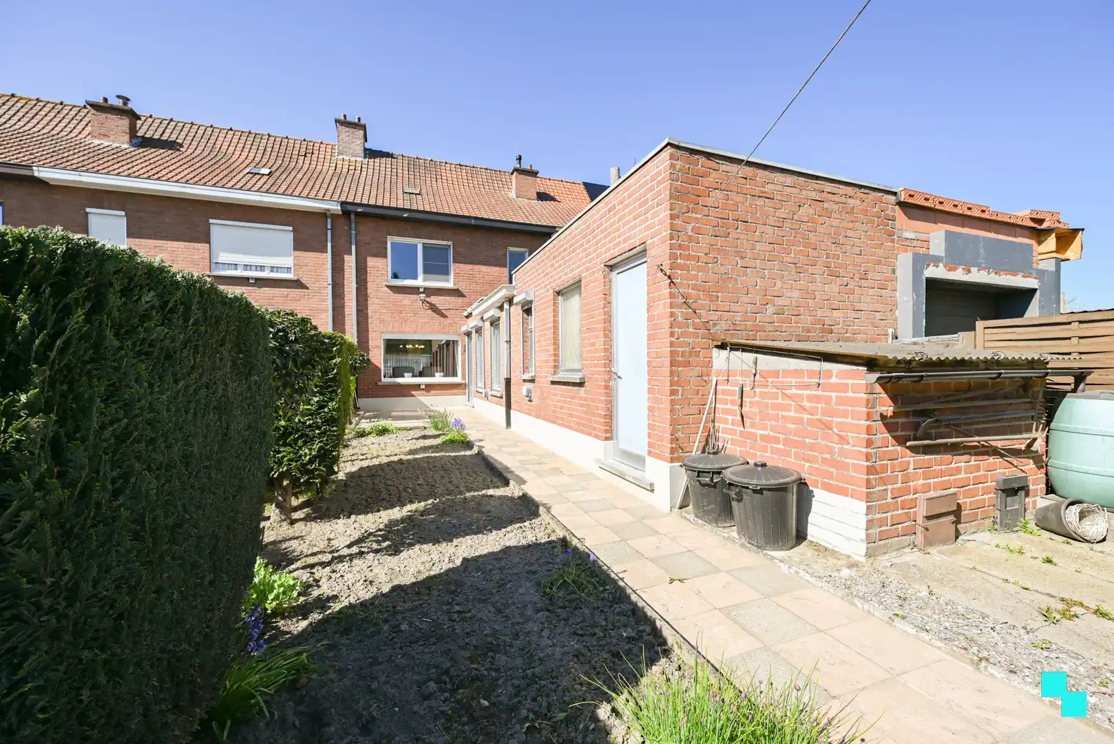 Op te frissen ééngezinswoning nabij het centrum van Ingelmunster foto 2