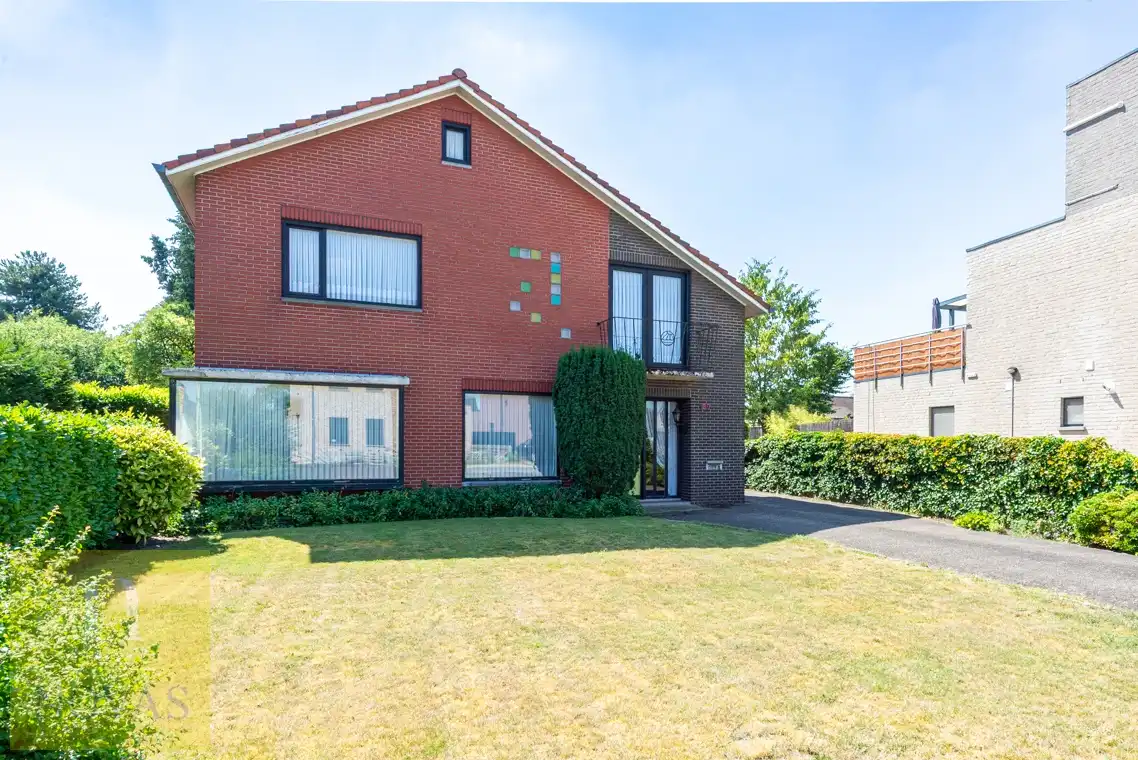 Op heel fijne locatie, 4 slaapkamers, 10are30ca, aan rand van het centrum foto 5