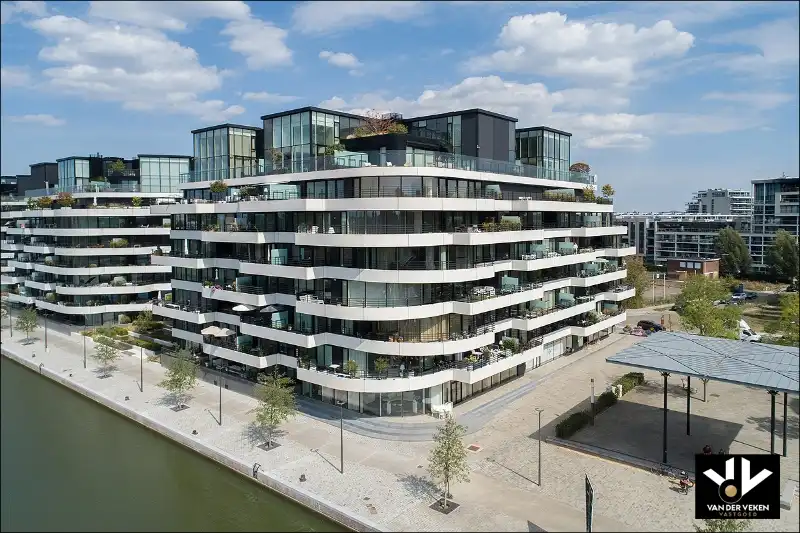 Luxueus 2-slaapkamer appartement met ruim uitzicht! foto {{pictureIndex}}