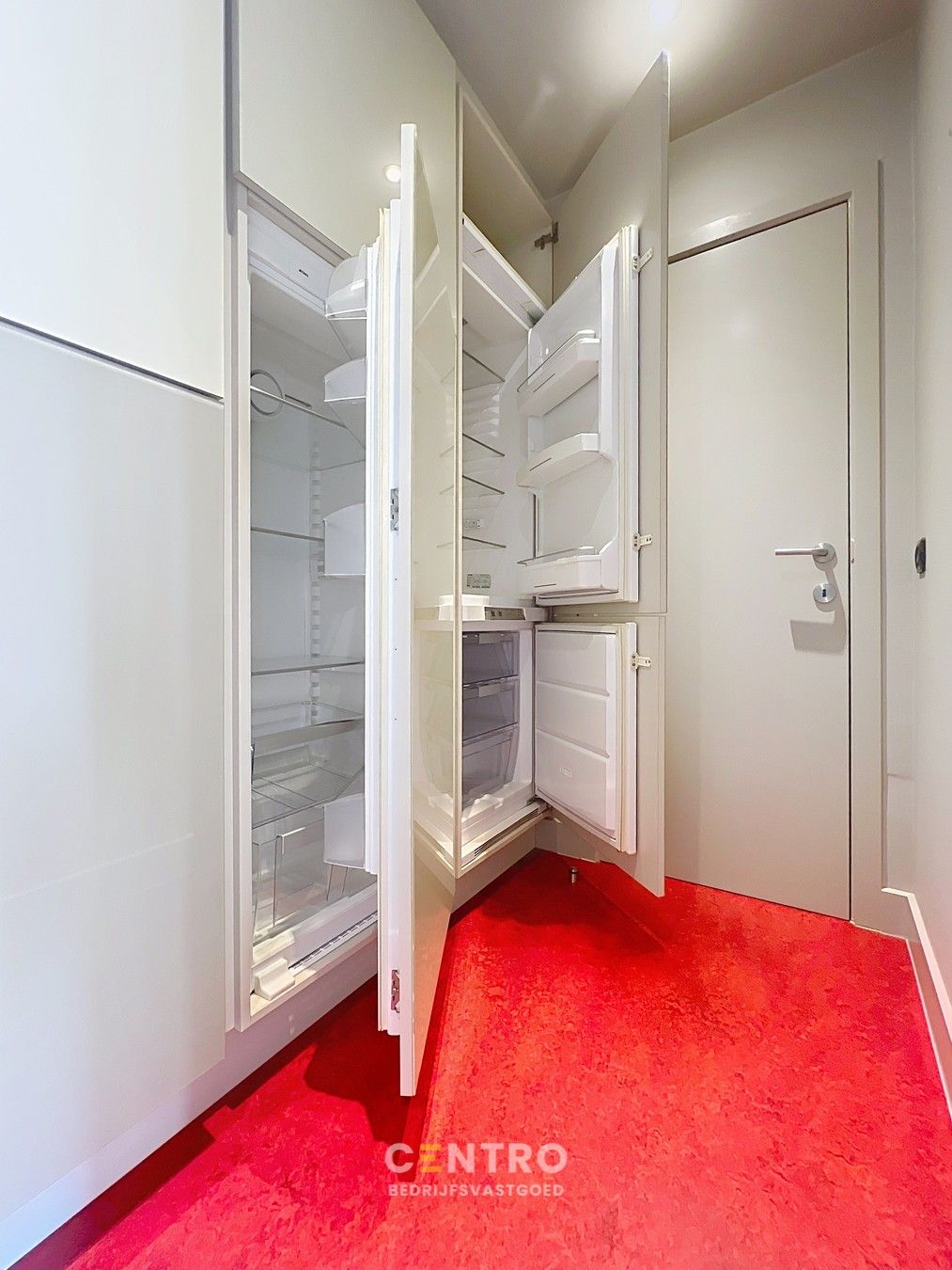 Veelzijdig pand bestaande uit RUIME woning met kantoor/praktijk/winkelruimte (267m²) + VERHUURD handelsgelijkvloers (238m²) op COMMERCIËLE ligging te Tielt! foto 19