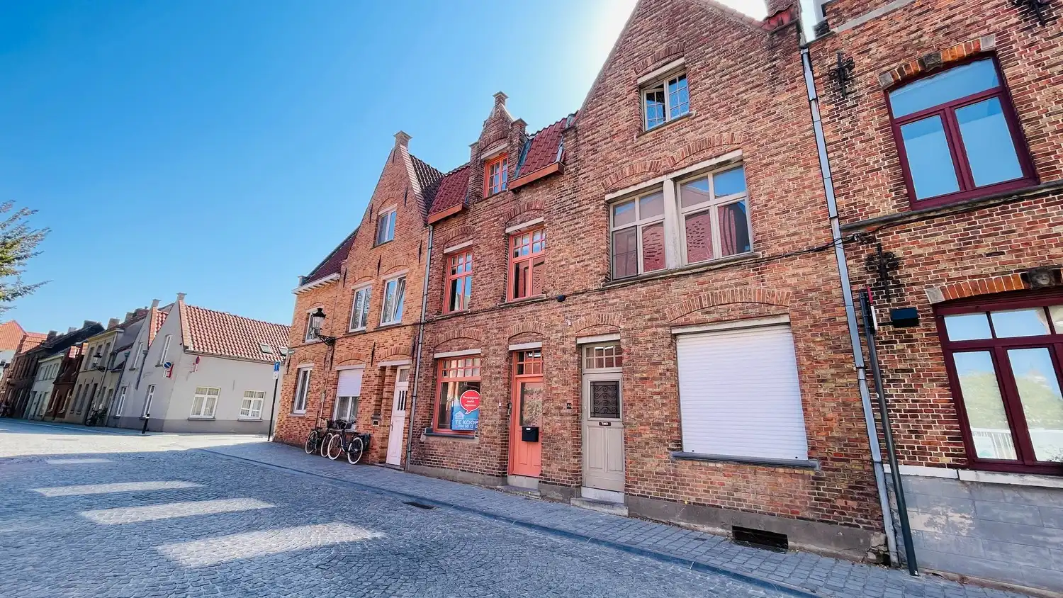 Instapklare stadswoning nabij het Minnewaterpark | 3 slpk, 2 badkamers & terras foto 30