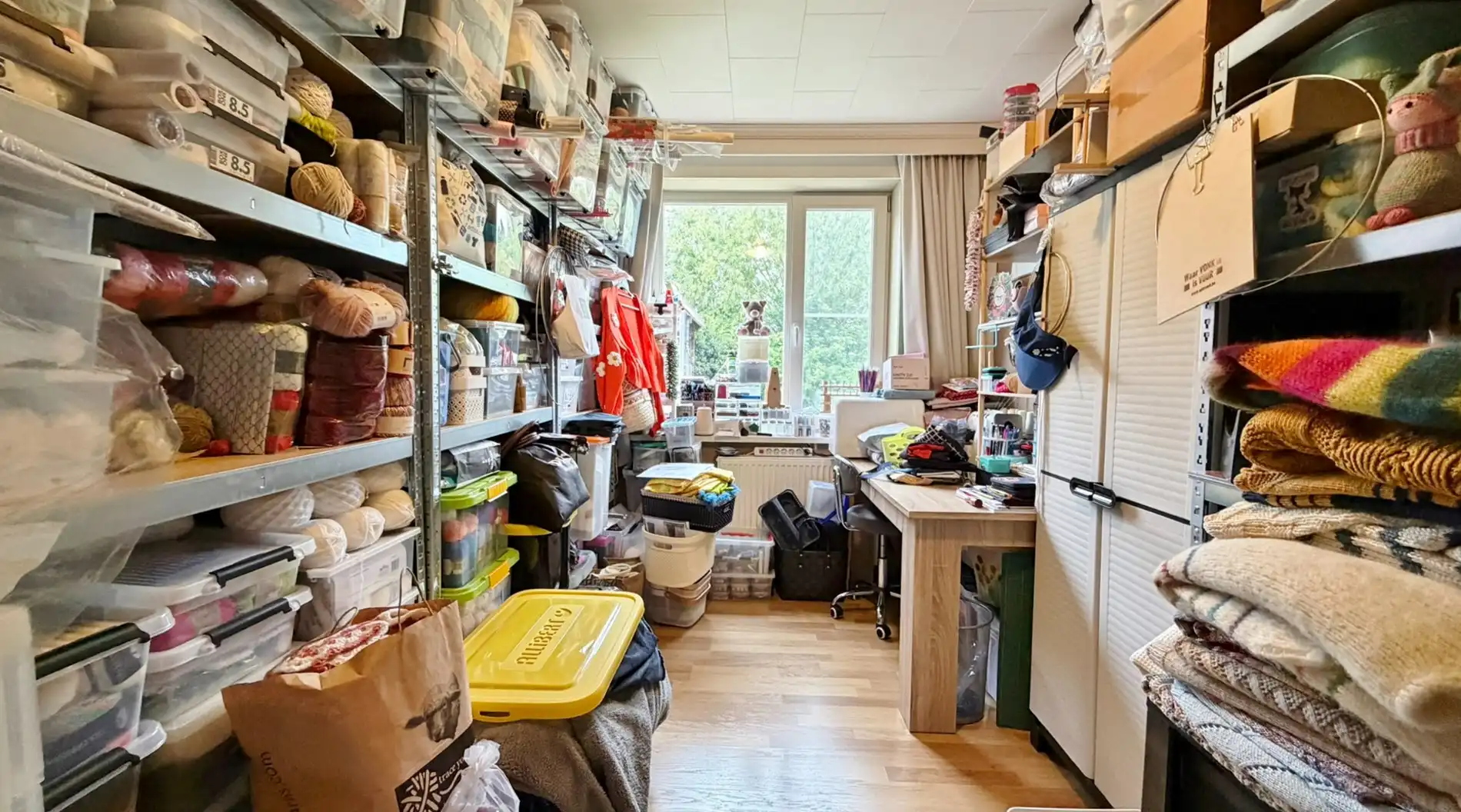 Ruime gelijkvloerse villa met tuin en garage in rustige wijk te Boezinge. foto 8