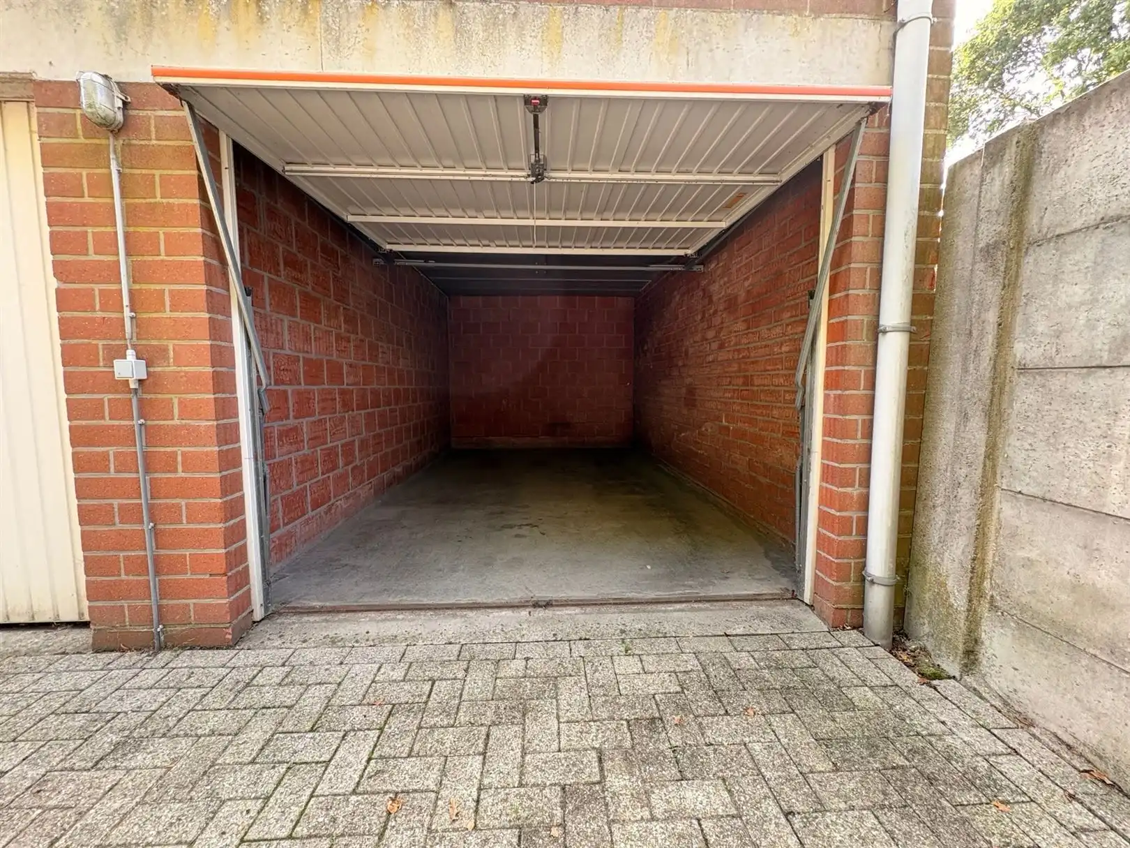 Volledig gerenoveerd gelijkvloers appartement foto 21