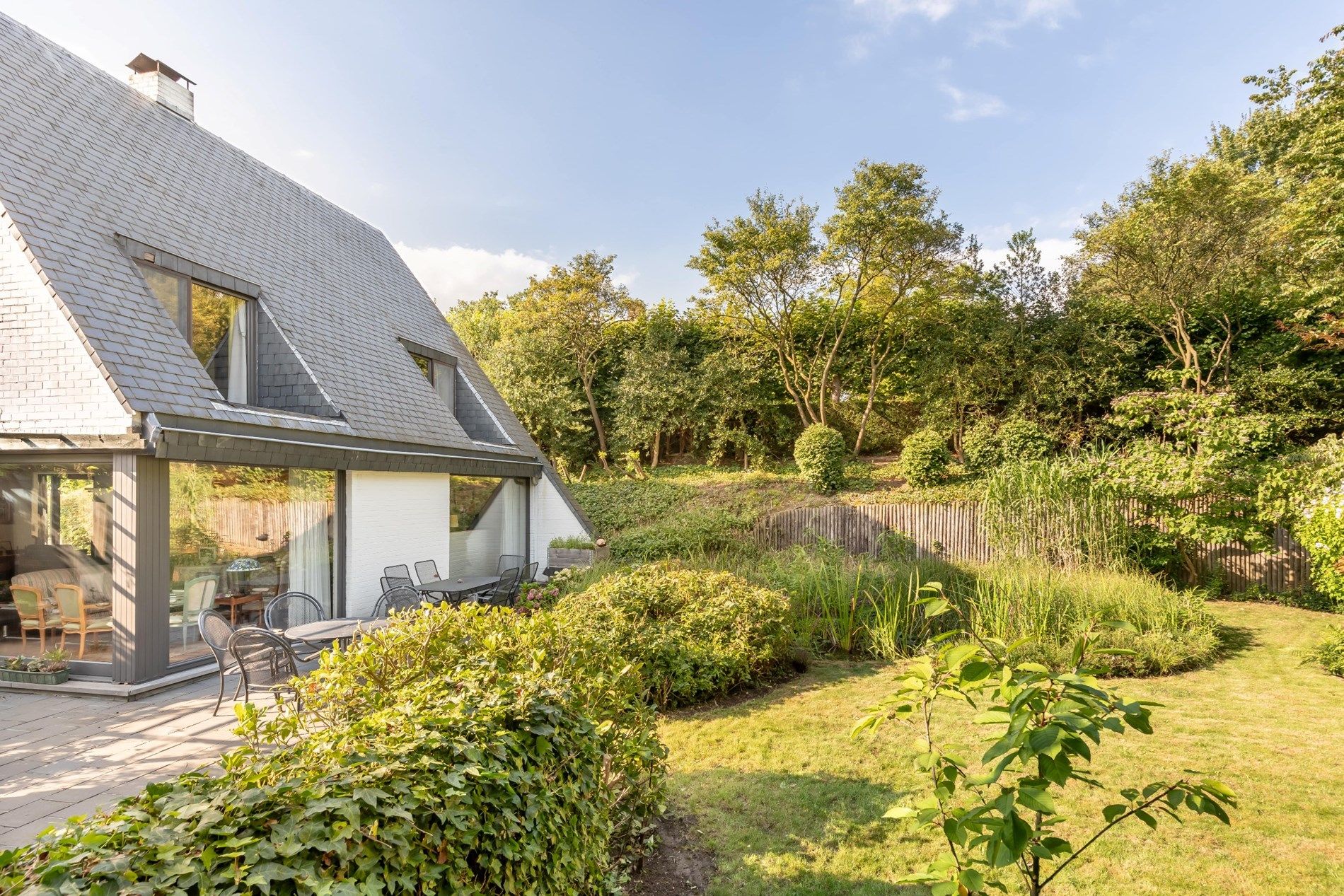 Residentieel gelegen villa met prachtige tuin! foto {{pictureIndex}}