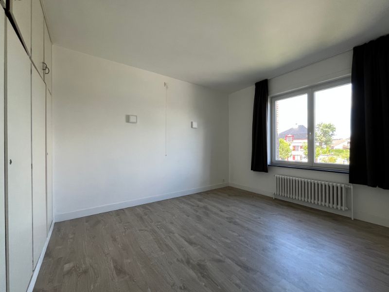 Instapklaar en centraal gelegen appartement met buitenparkeerplaats te Sint-Idesbald foto 8