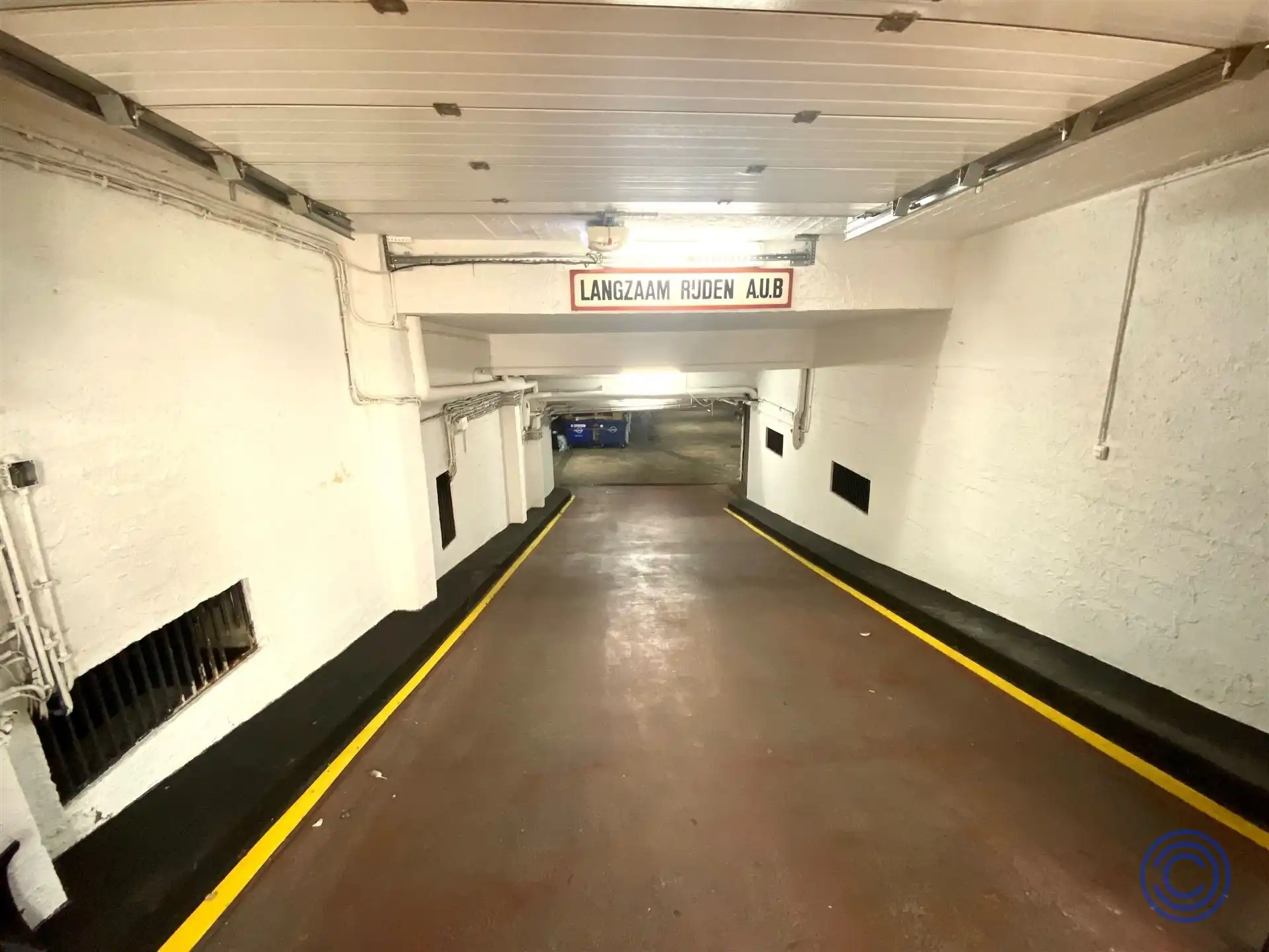 Garagebox met elektrische poort in hartje Antwerpen! foto 3