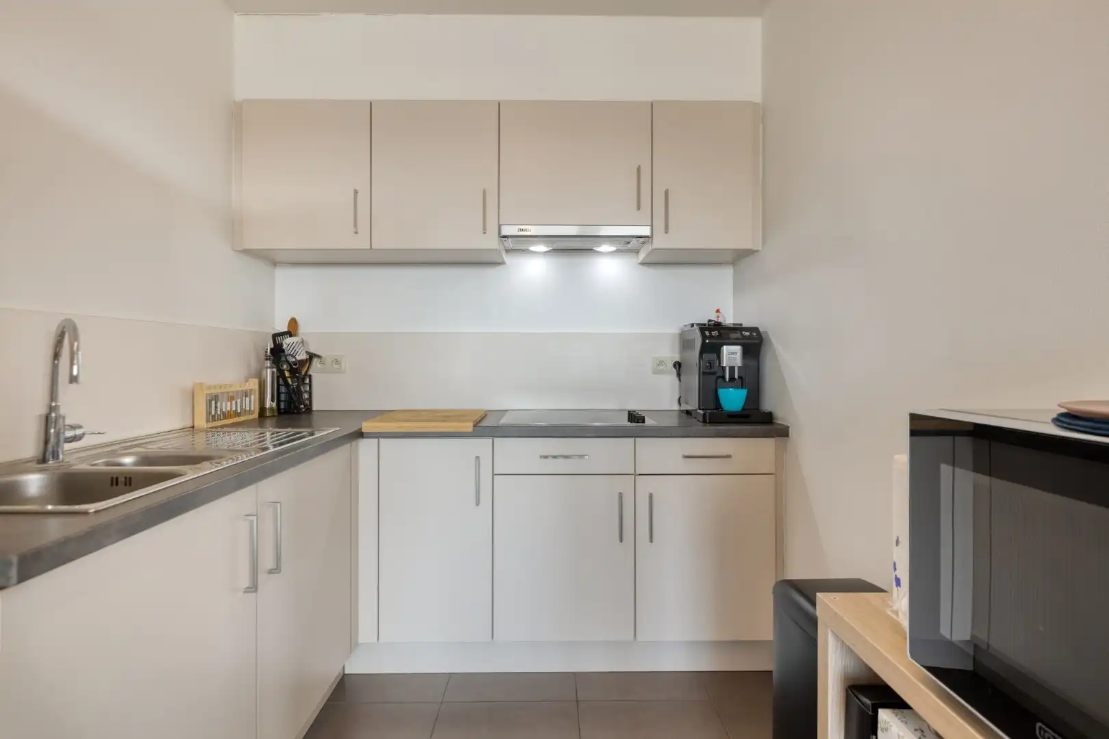 LICHTRIJK APP. VAN 90M² MET 2 SLPK., TERRAS en AUTOSTANDPLAATS OP TOPLOCATIE in BILZEN-HOESELT! foto 9