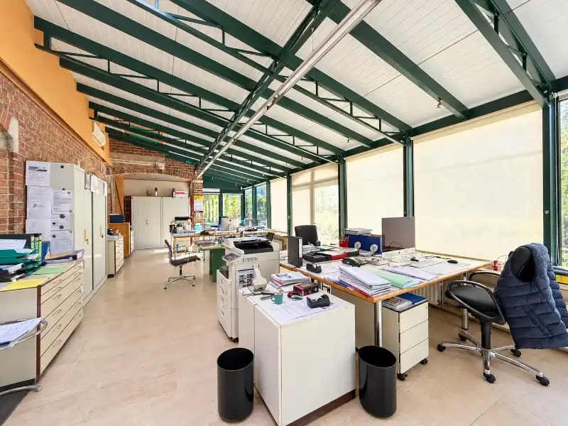 Klassevolle villa met royale ruimtes en mooie tuin in een residentiële buurt foto 11