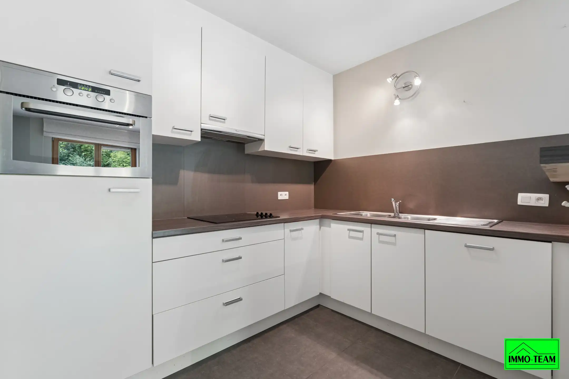 Rustig gelegen gelijkvloers appartement met 2 slaapkamers foto 9