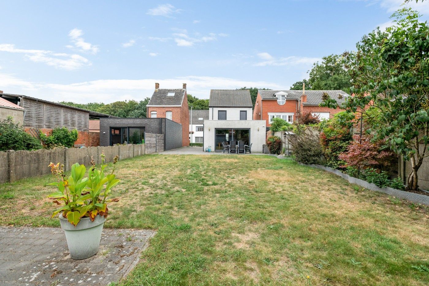 Vrijstaande woning met 3 slpk., brede oprit en tuin foto 26