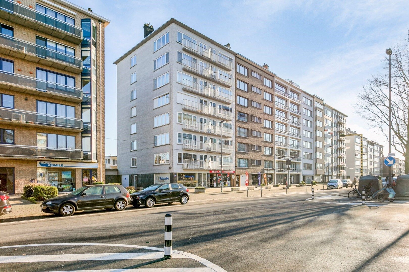 Geheel gerenoveerd appartement met 2 slpk's + dressing (bew. opp. van ca. 108 m²), 2 kelders, autostaanplaats  op een centrale locatie te Merksem! foto 23