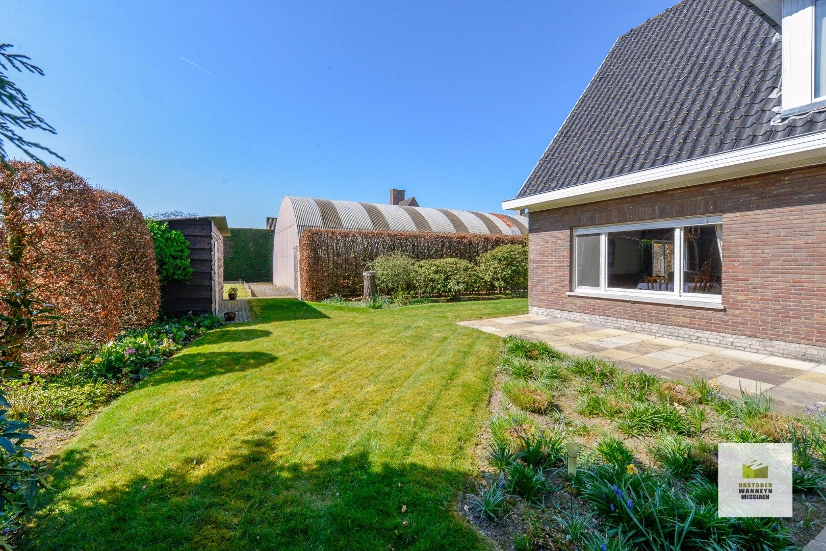 Ruime te renoveren villa met 4 slaapkamers en loods op 1696m2 te centrum Wingene foto 24