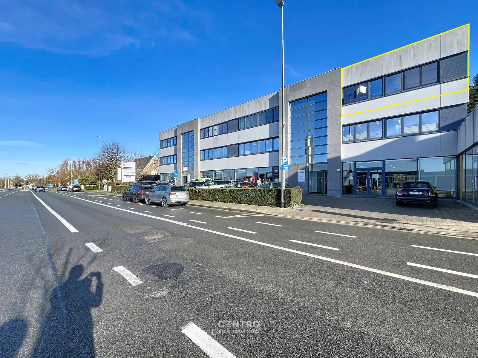 Instapklare kantoorruimte 175m² met perfecte VISIBILITEIT aan 't Hoge - opsplitsbaar. foto 2