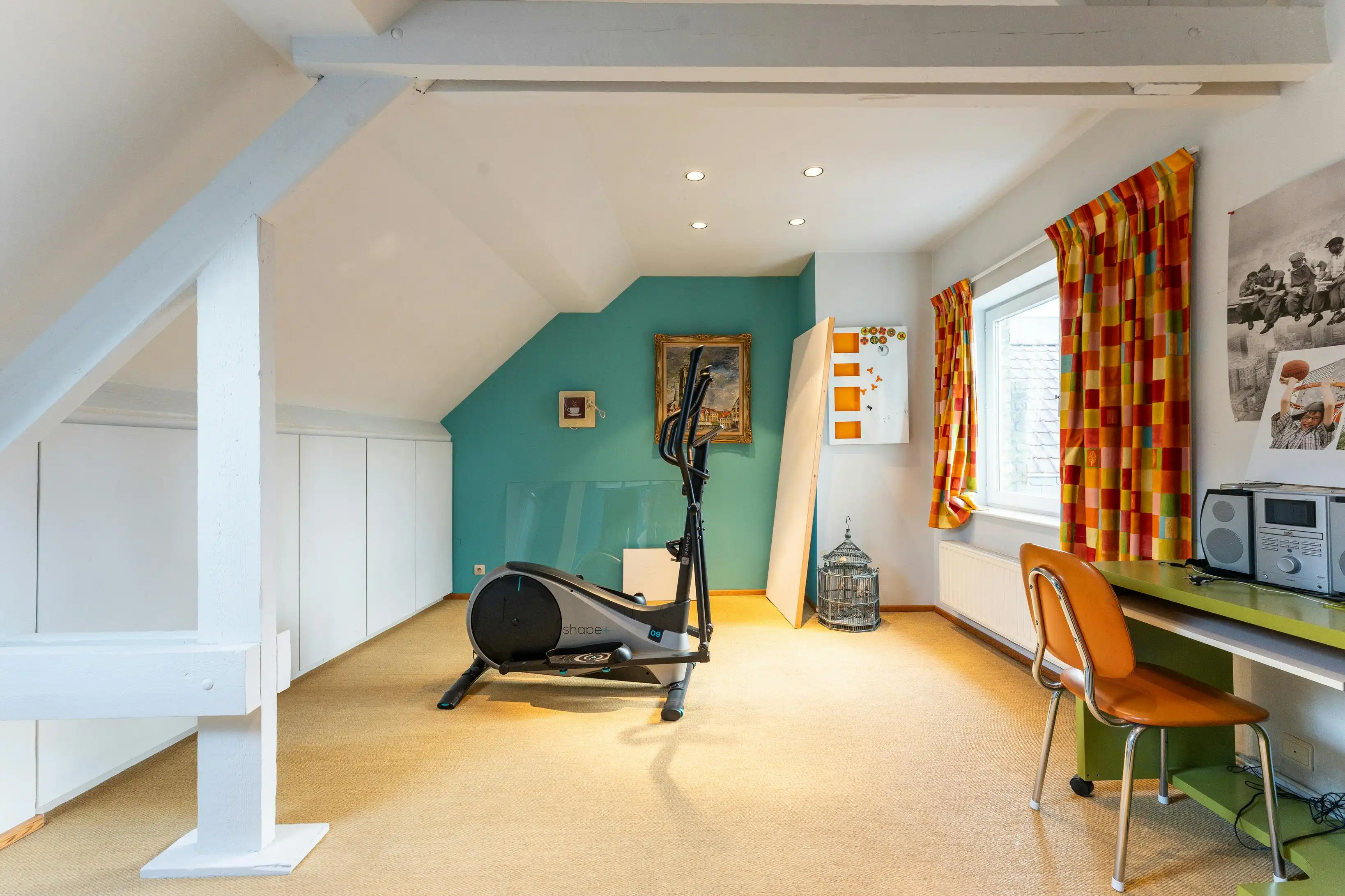 Ruime woning met handelsgelijkvloers en appartement in het centrum van Veurne. foto 18