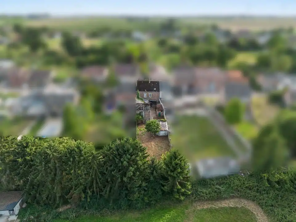 TE RENOVEREN GEZINSWONING MET VEEL POTENTIEEL IN HET LANDELIJKE MONTENAKEN foto 3