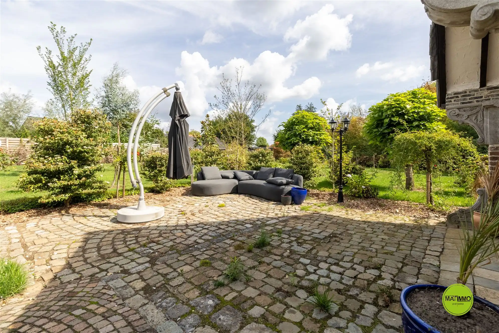 Luxueus gerenoveerde woning met groot stuk grond  foto 54