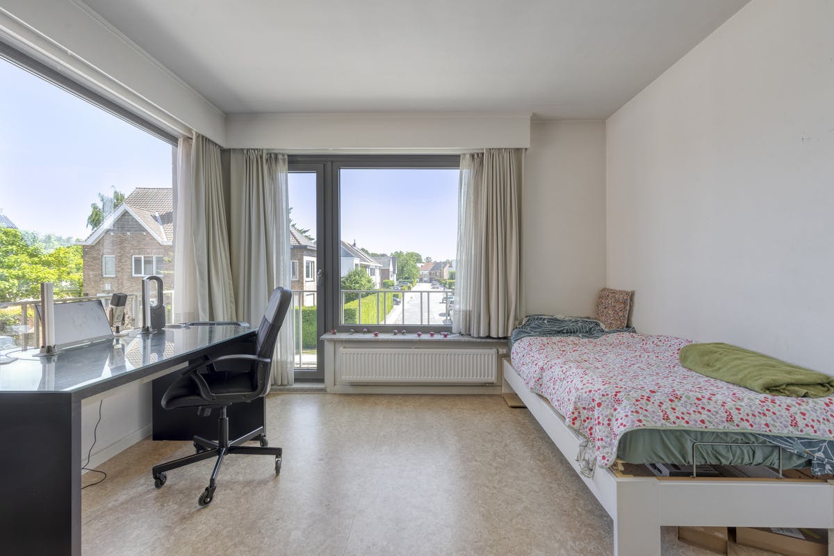 Uniek pand met appartement en 3 studentenkamers in Sint-Michiels foto 11