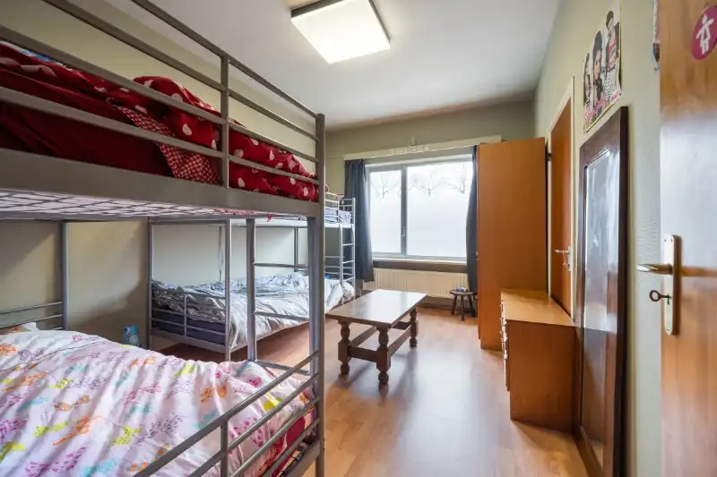 Gelijkvloers appartement met handelsruimte en parking nabij centrum Roeselare foto 12