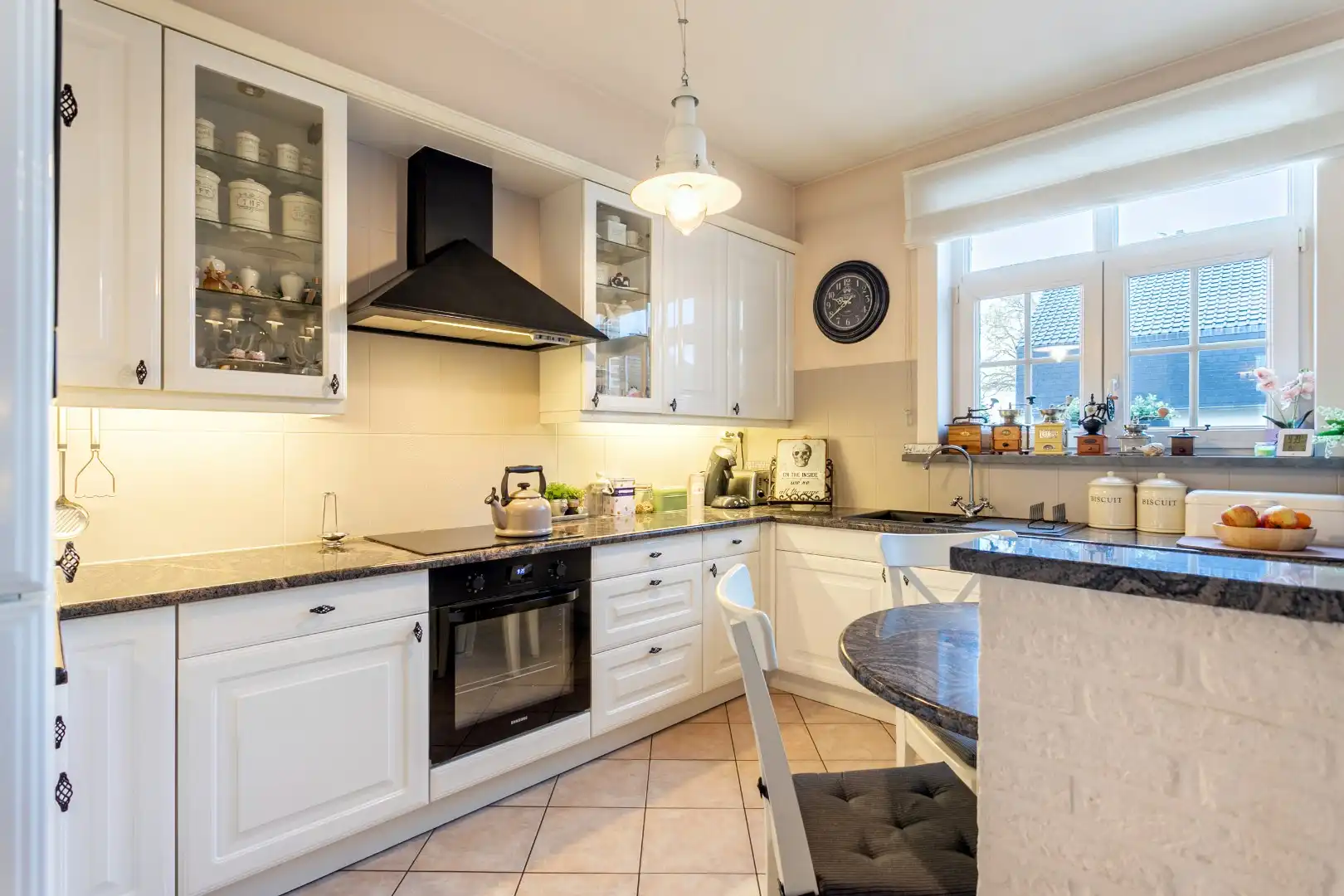 Bel-étage te koop met 3 slpks, terras en garage op +- 4,5are foto 11