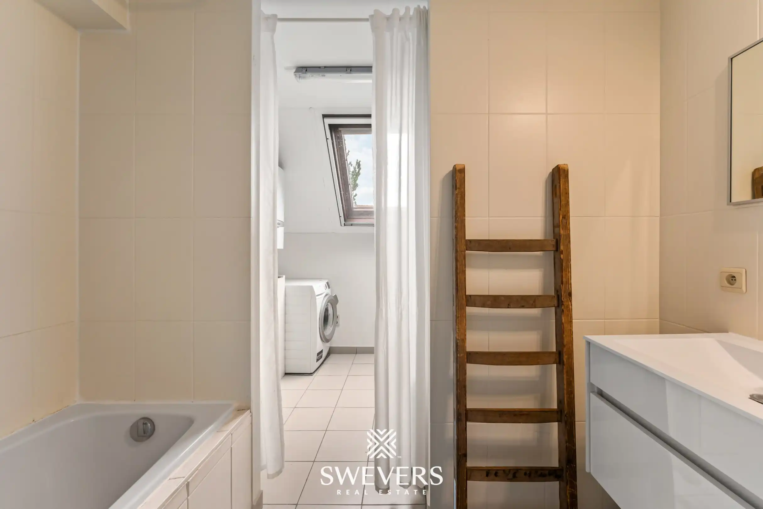 Instapklaar ruim duplex-appartement met 3 slaapkamers op toplocatie foto 14