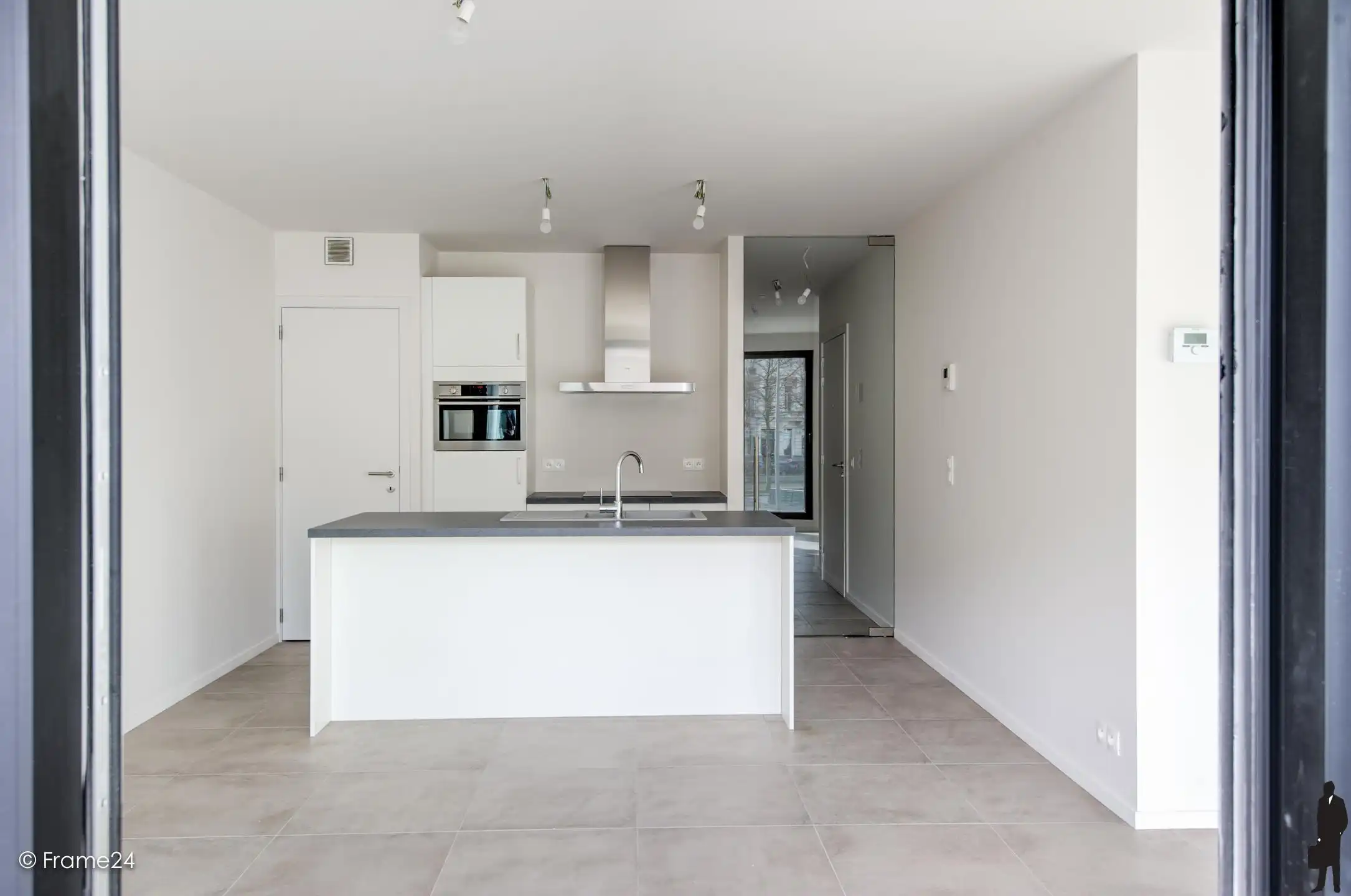 Lichtrijk 2-slaapkamerappartement met terras en staanplaats! foto 6