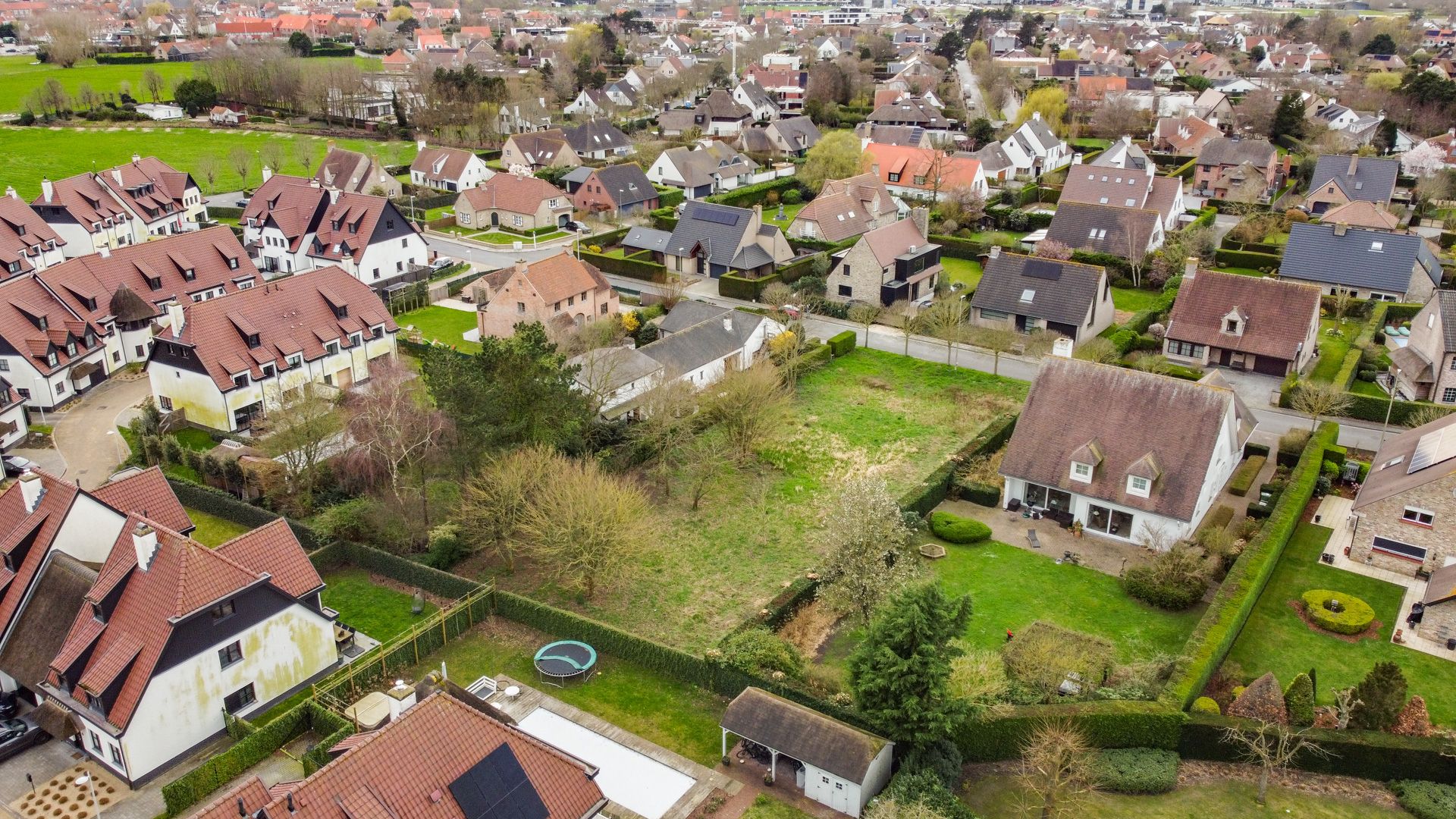 Uitzonderlijke bouwgrond in een residentiële villawijk foto 6