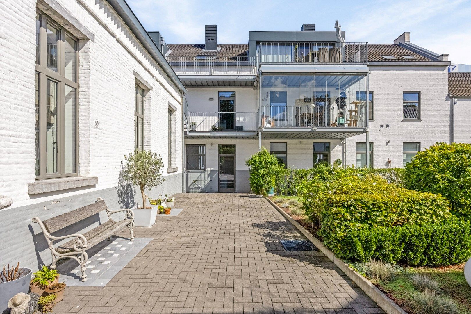 Appartement met 2 slaapkamers, autostaanplaats en kelder foto 2