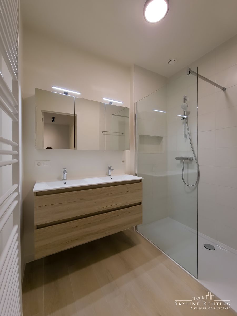 Rustig en comfortabel 2slpk appt. met mooi terras  foto 12