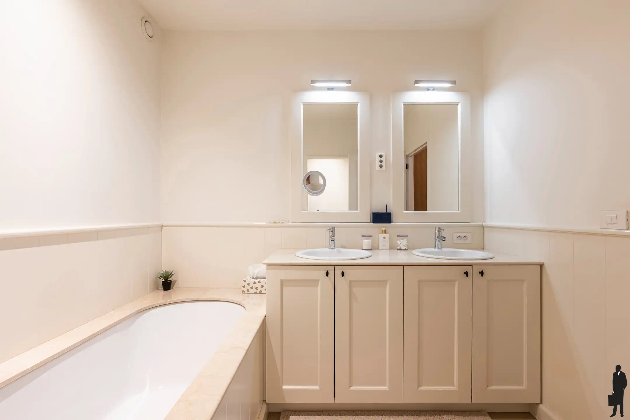 Stijlvol appartement met 2 slpks, 2 badks en zuidterras foto 11