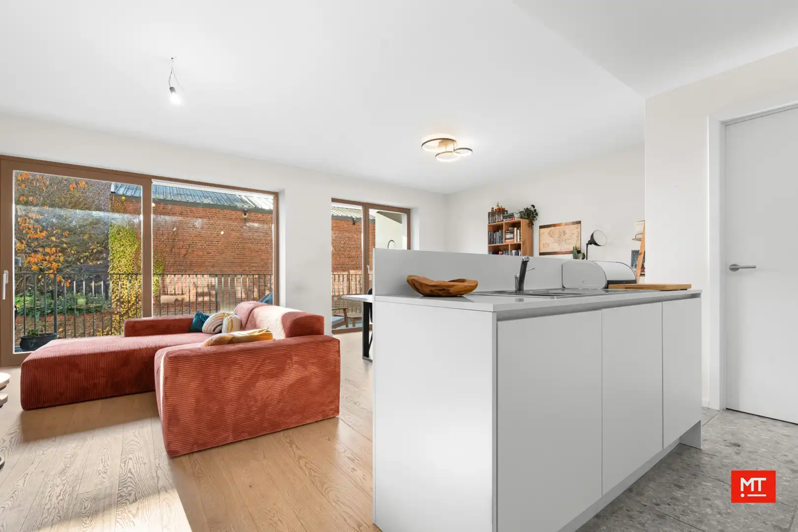 Recent appartement met 2 slaapkamers en ondergrondse parkeerplaats te koop in hartje Ieper foto 6