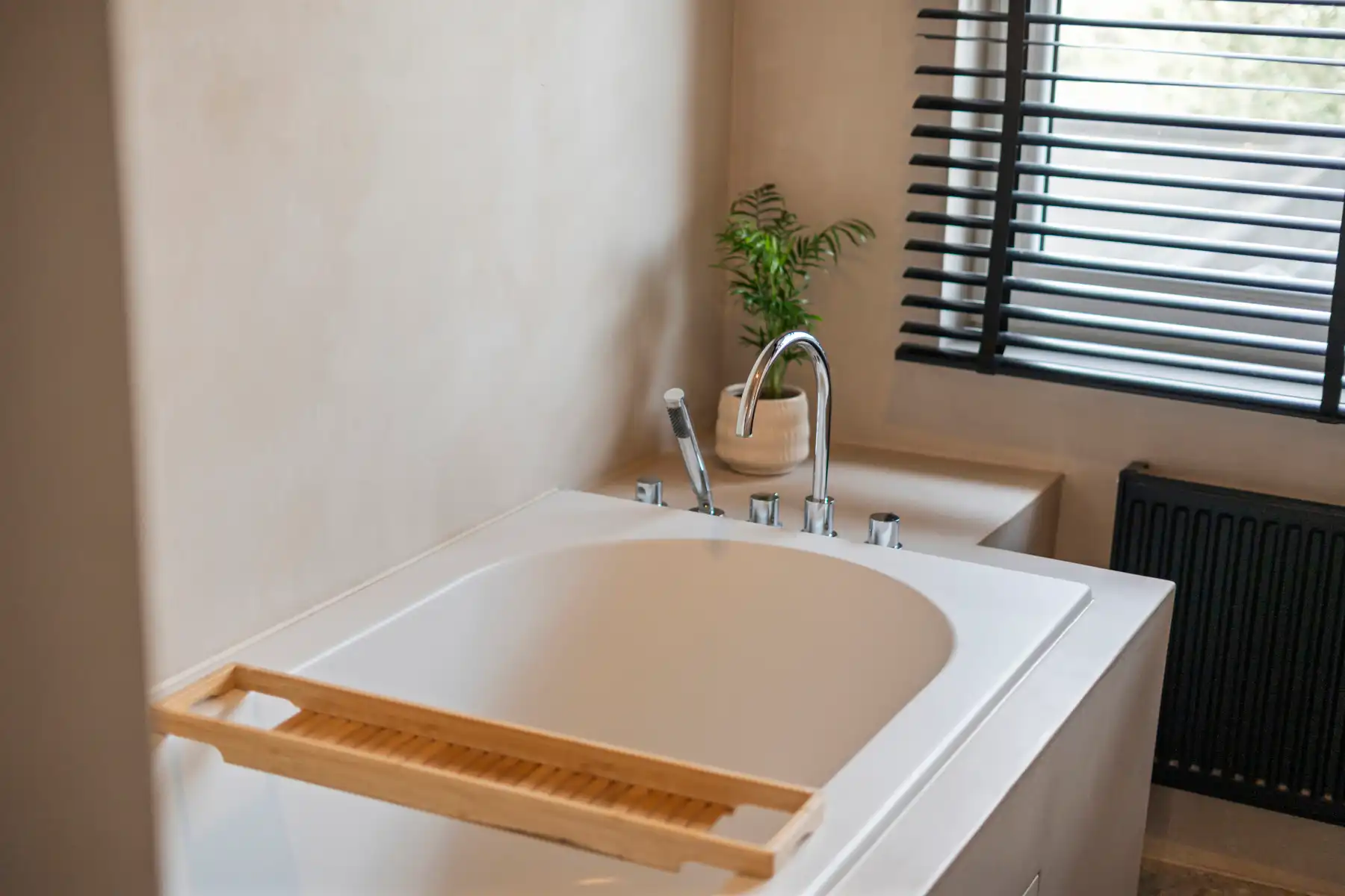 Gerenoveerde woning met 4 slaapkamers en 2 badkamers foto 17