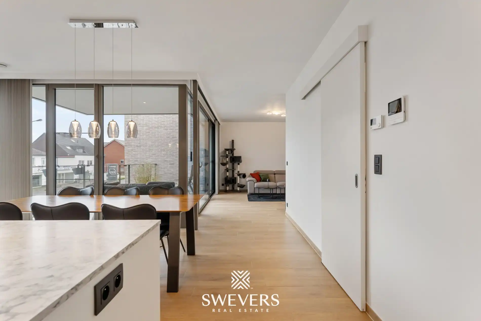 Trendy woning met 2 slpk, 2 bergingen en leuk terras (O) vlakbij centrum Zonhoven foto 3