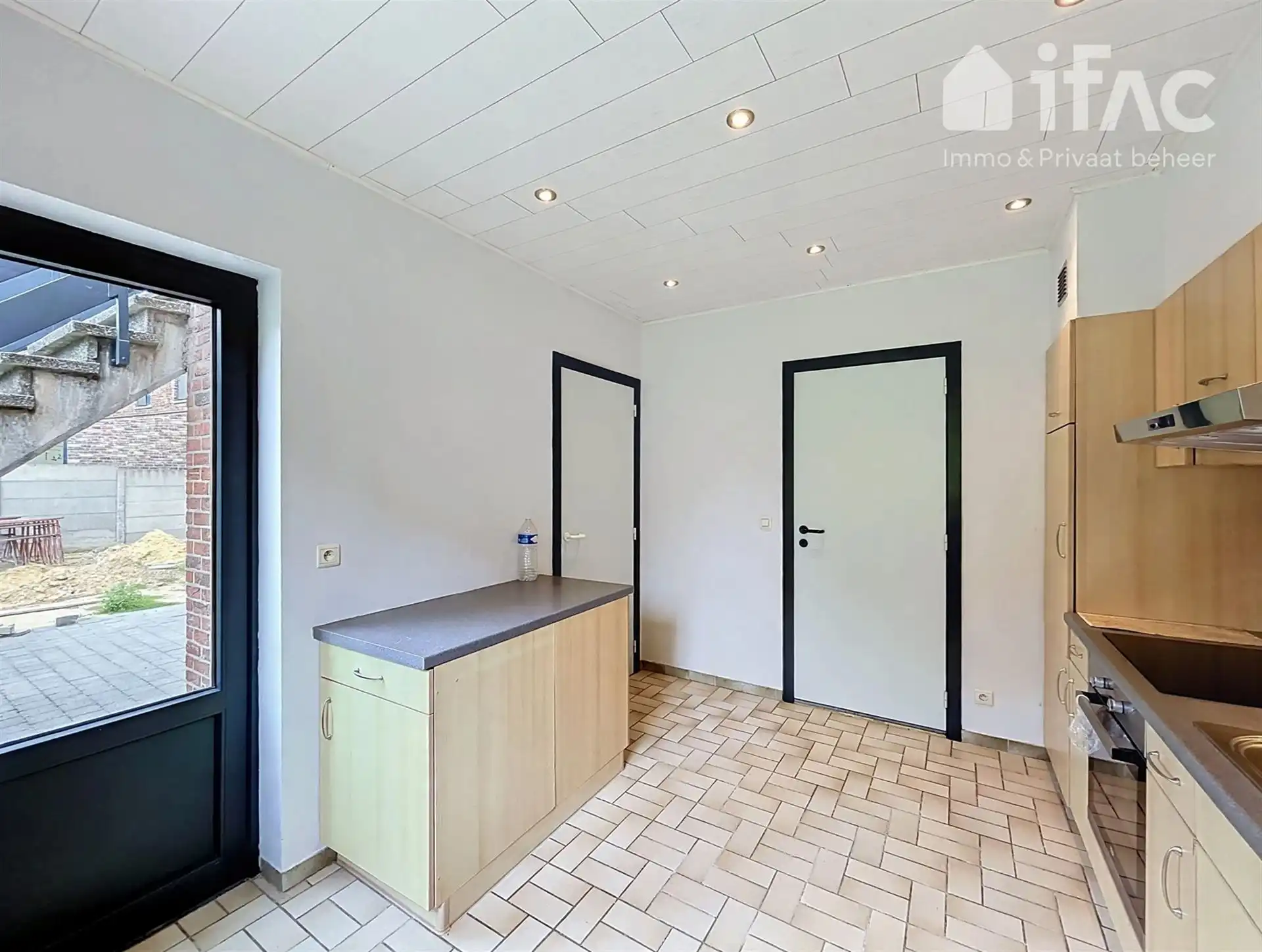 Fijn gelegen 2 slaapkamer appartement met tuin foto 10