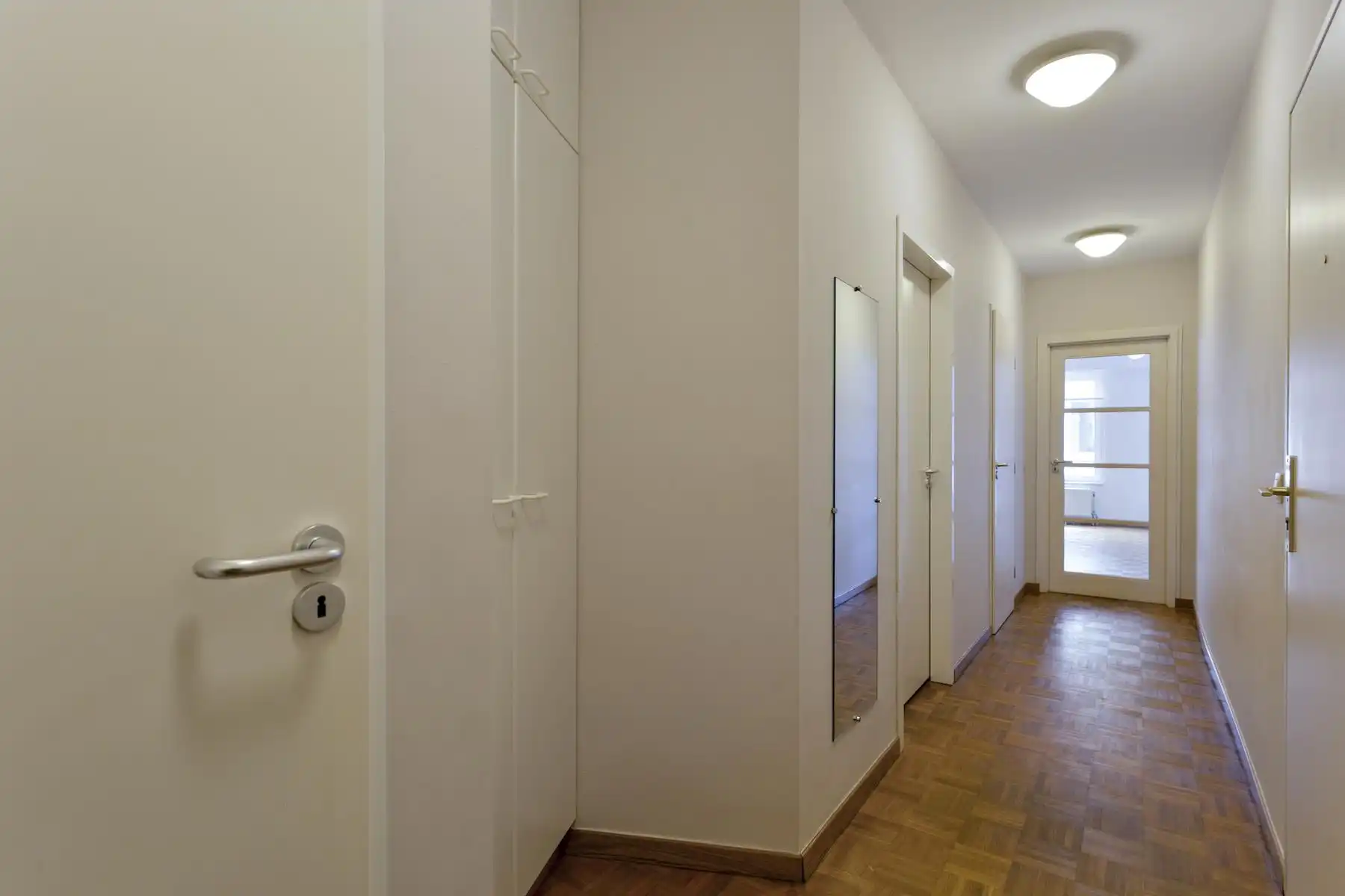 Zeer licht en aangenaam één-slaapkamerappartement foto 6