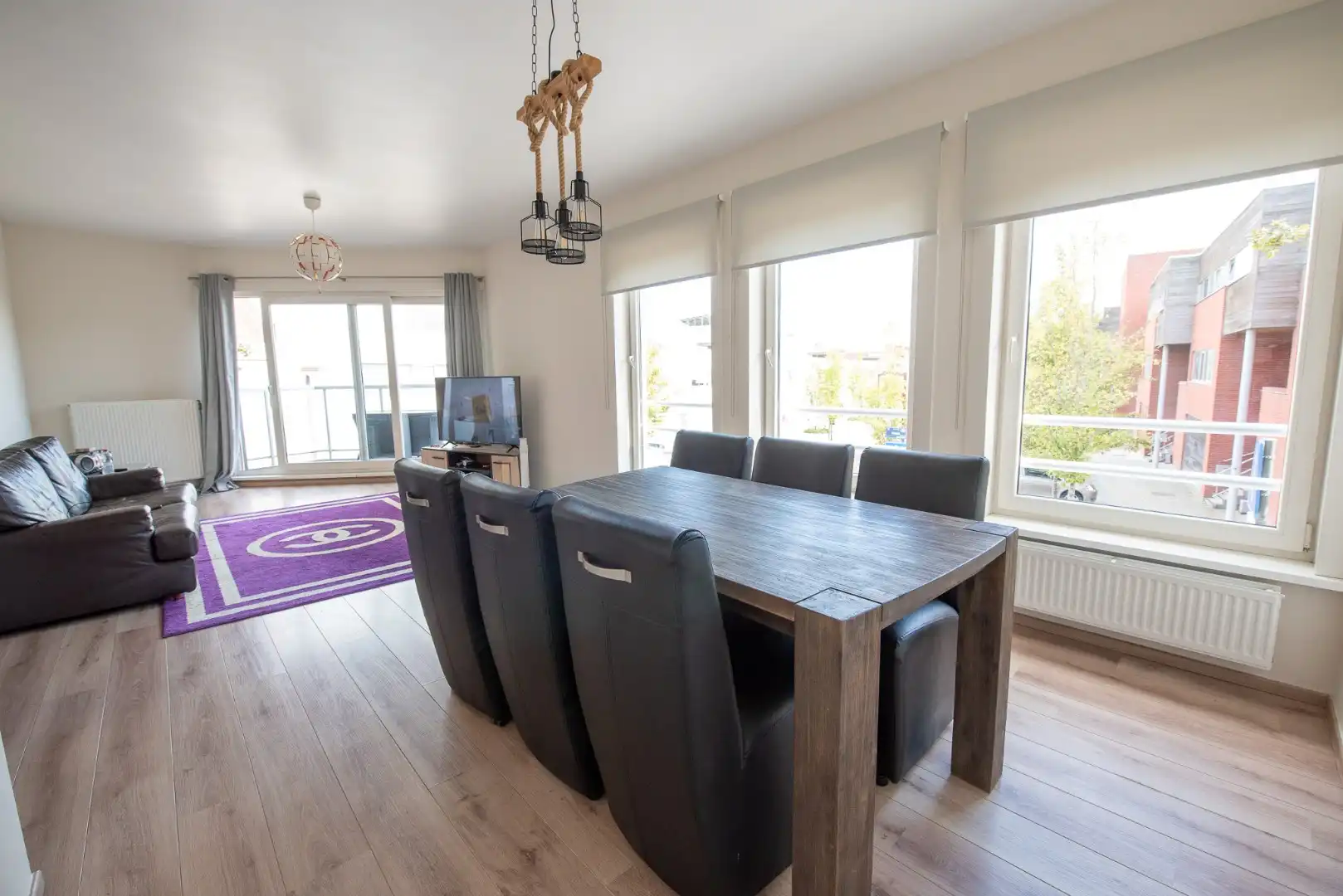 Centraal gelegen appartement met 2 slaapkamers, terras, berging en autostaanplaats TE KOOP in Waregem. foto 3