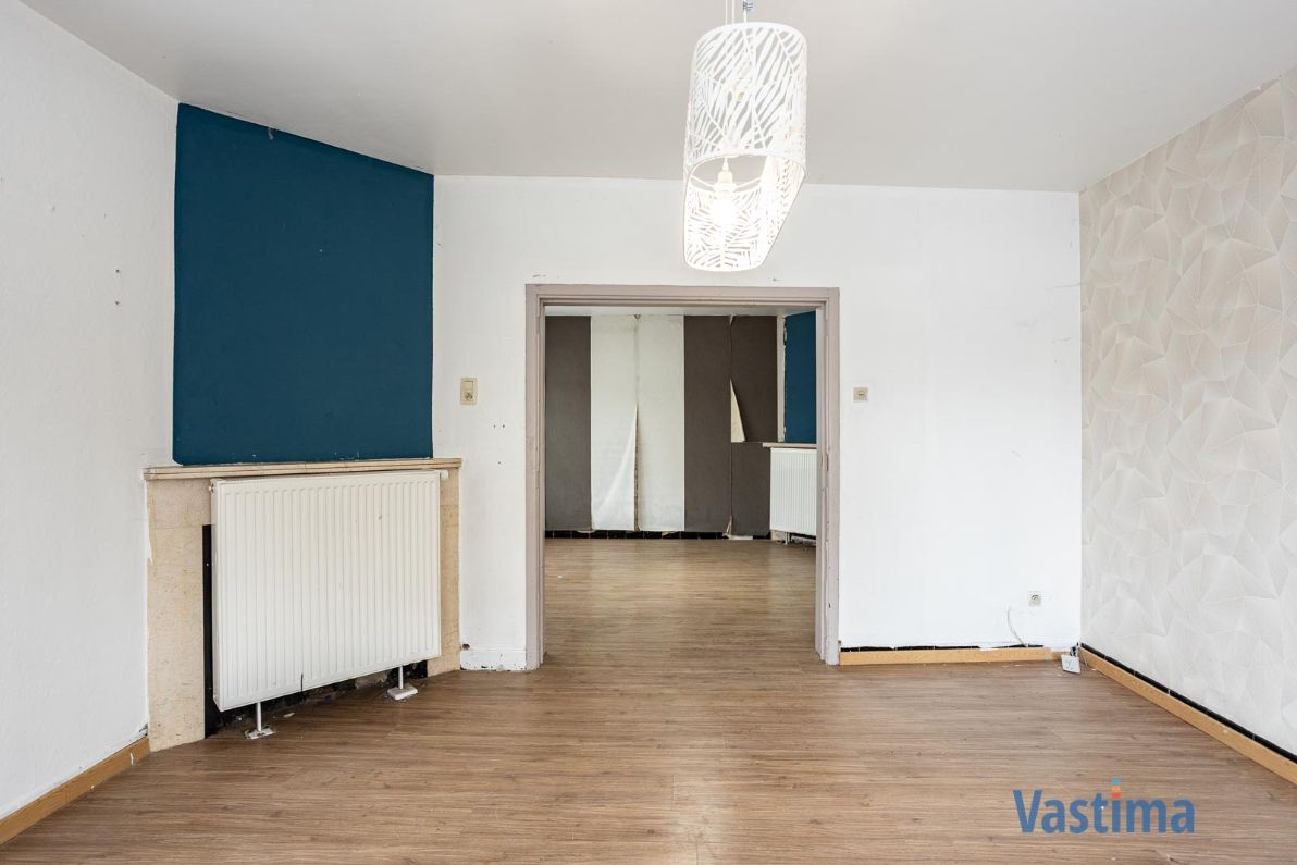 Te renoveren gezinswoning met potentieel op een gunstige locatie foto 6