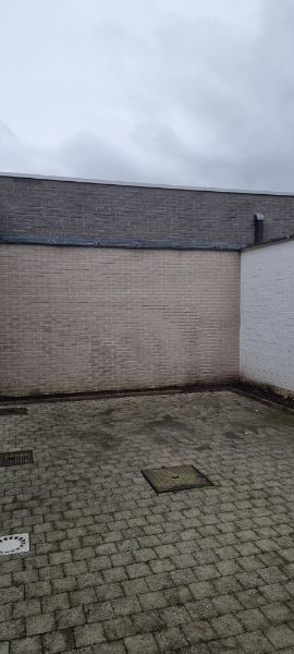 Instapklaar kantoor gelegen in hartje Lochristi foto 16