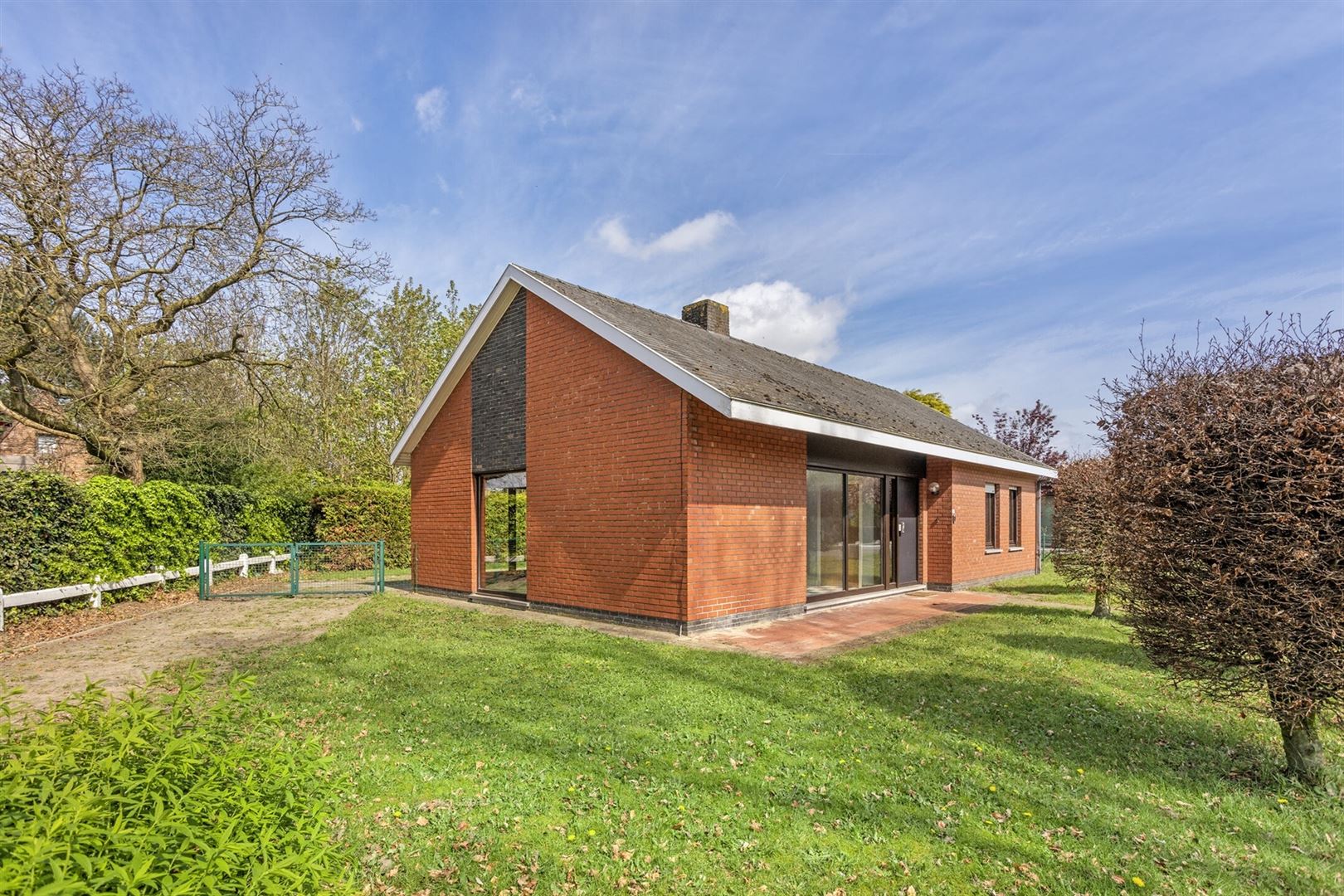 RUSTIG GELEGEN BUNGALOW MET GARAGE foto 5