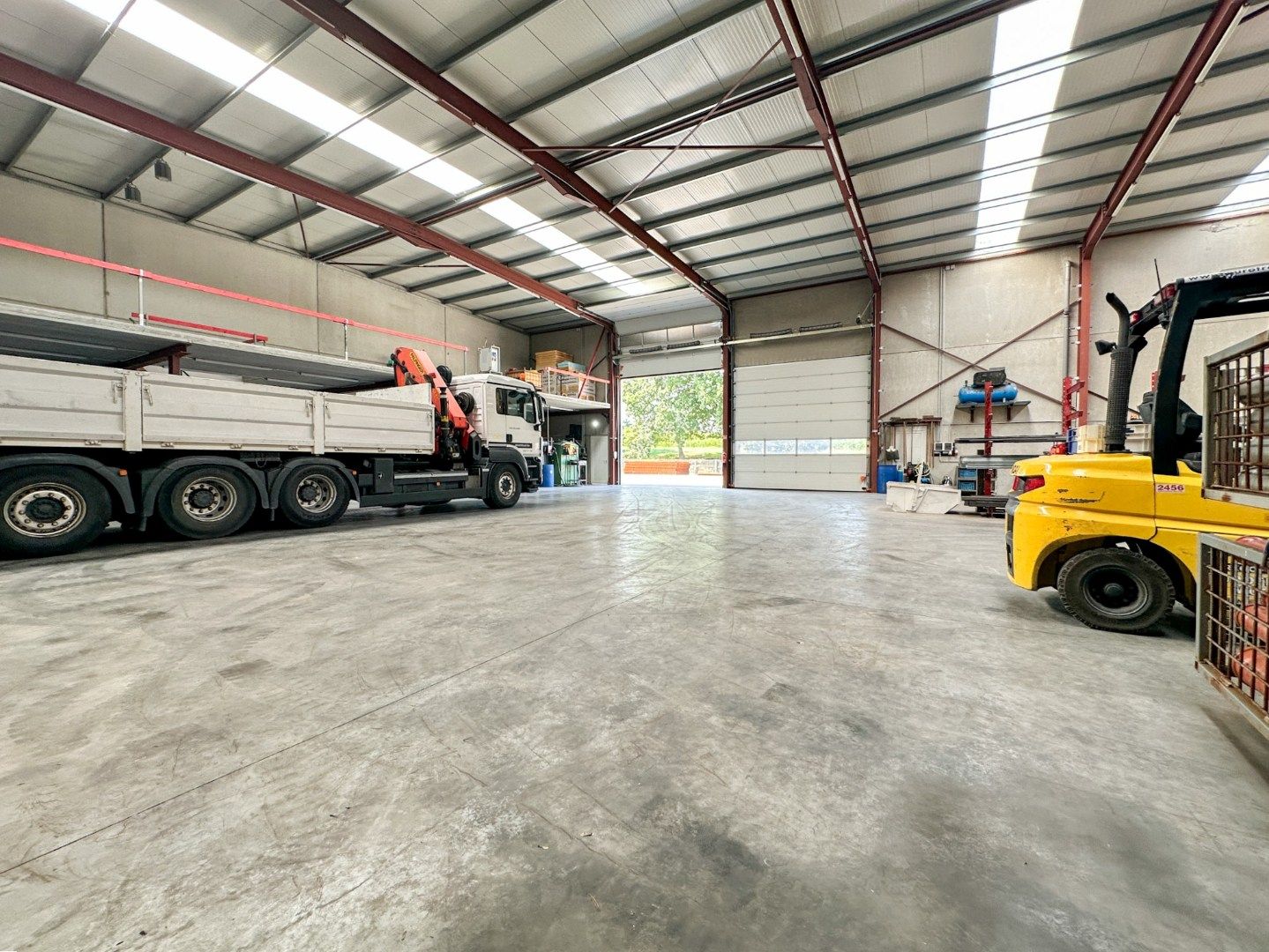 Loods/opslagruimte (500 m²) met koer, Industrieterrein Torhout foto 4