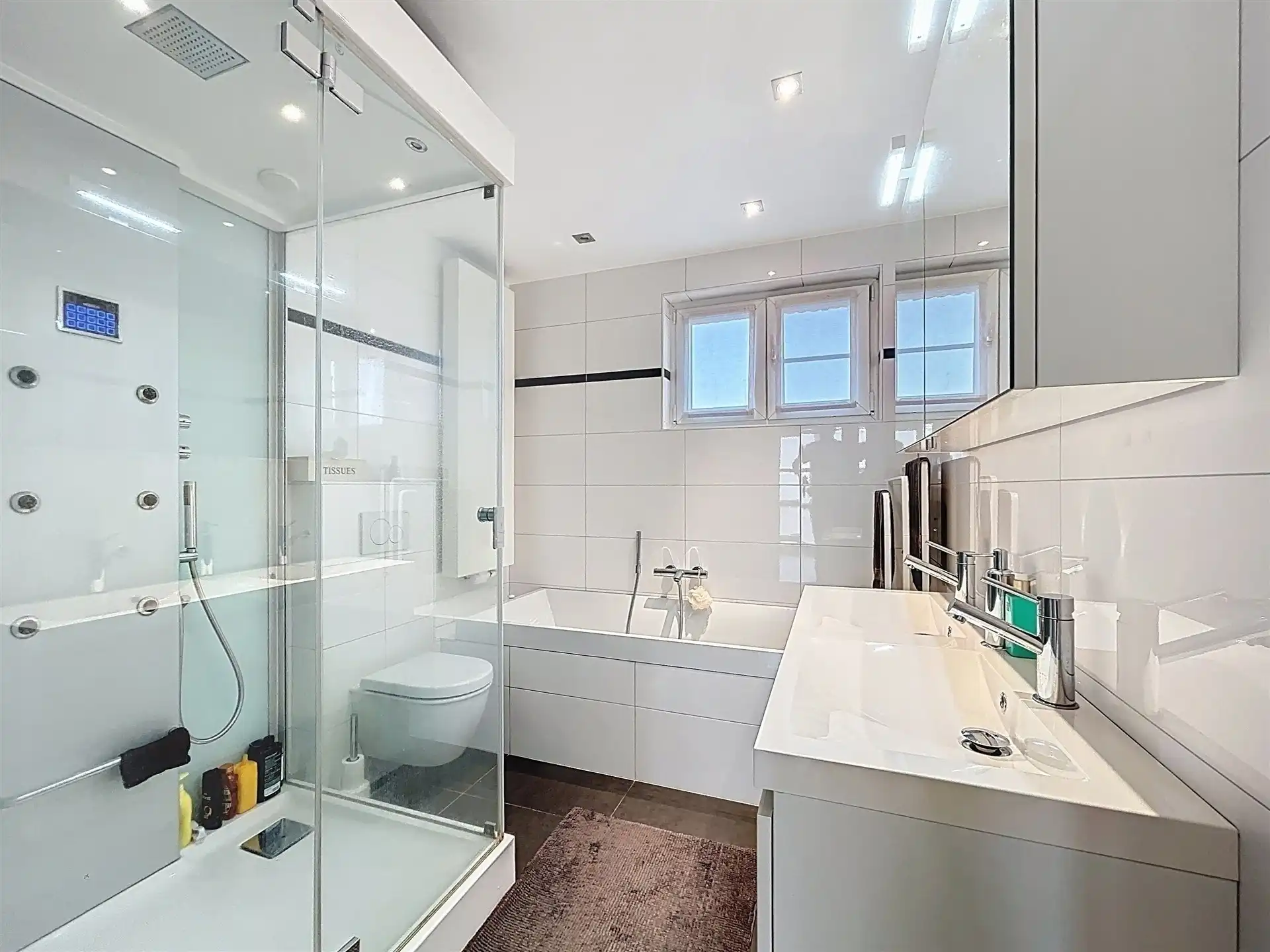 Ruime woning met bijbouw en weide op perceel van 6790 m²  foto 17