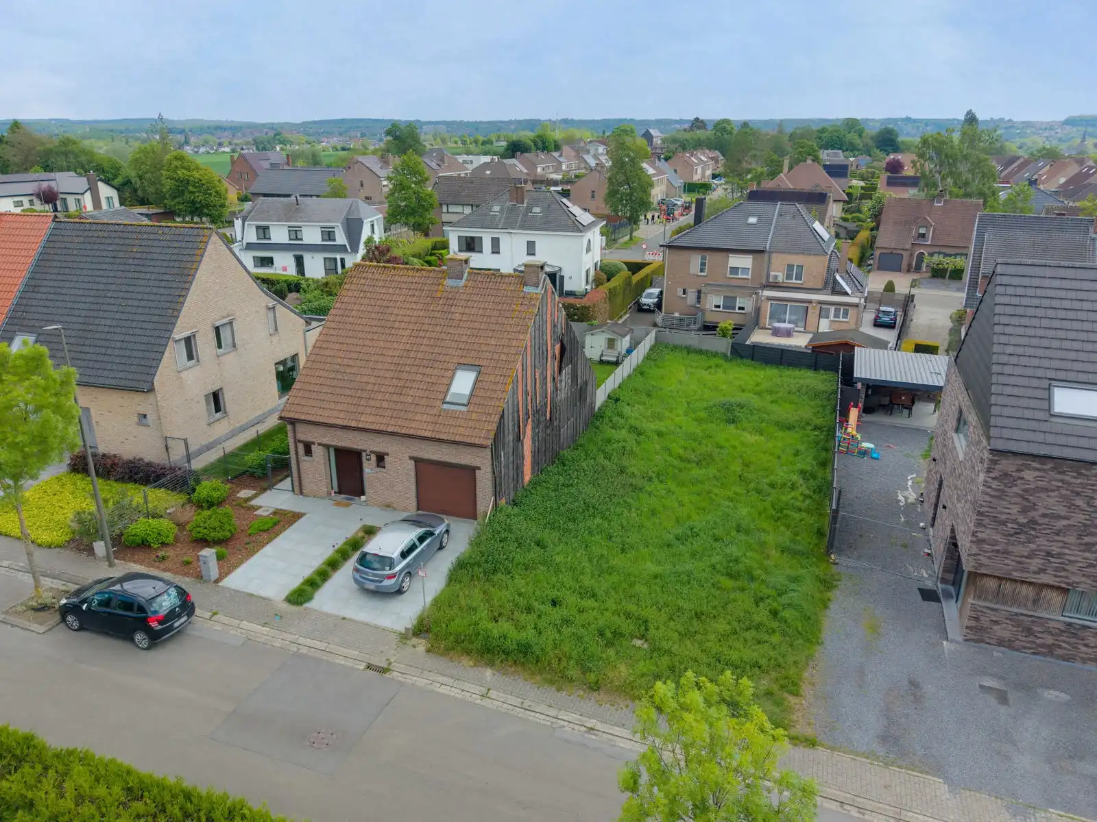 Residentieel gelegen bouwgrond voor halfopen bebouwing foto {{pictureIndex}}