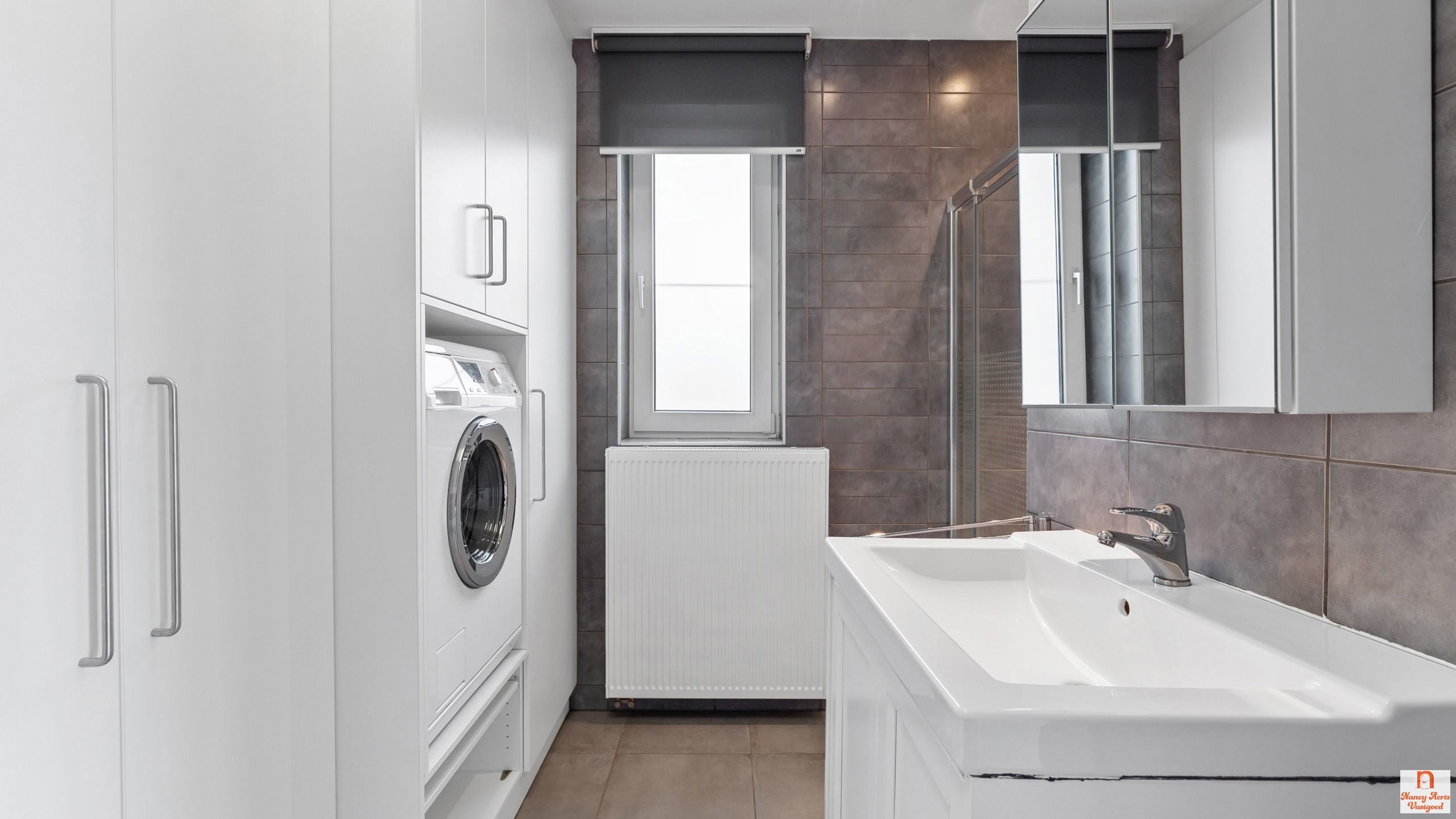Instapklare woning met uitzonderlijk grote tuin met vijver foto 13