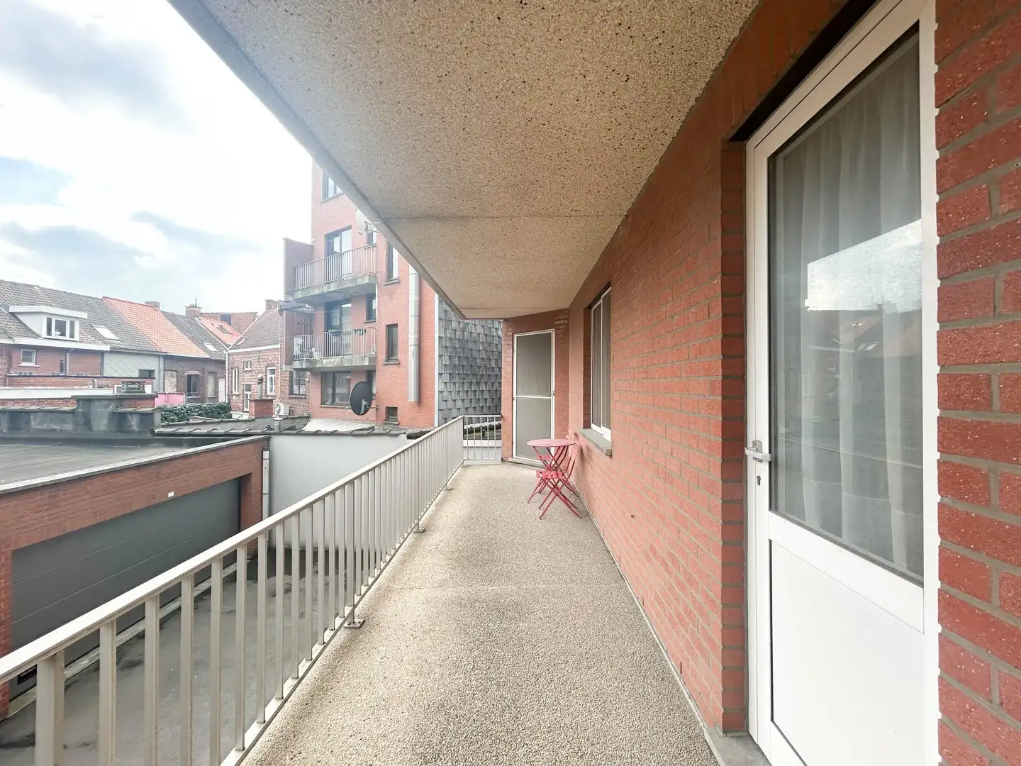Instapklaar appartement in het centrum van Roeselare! foto 8